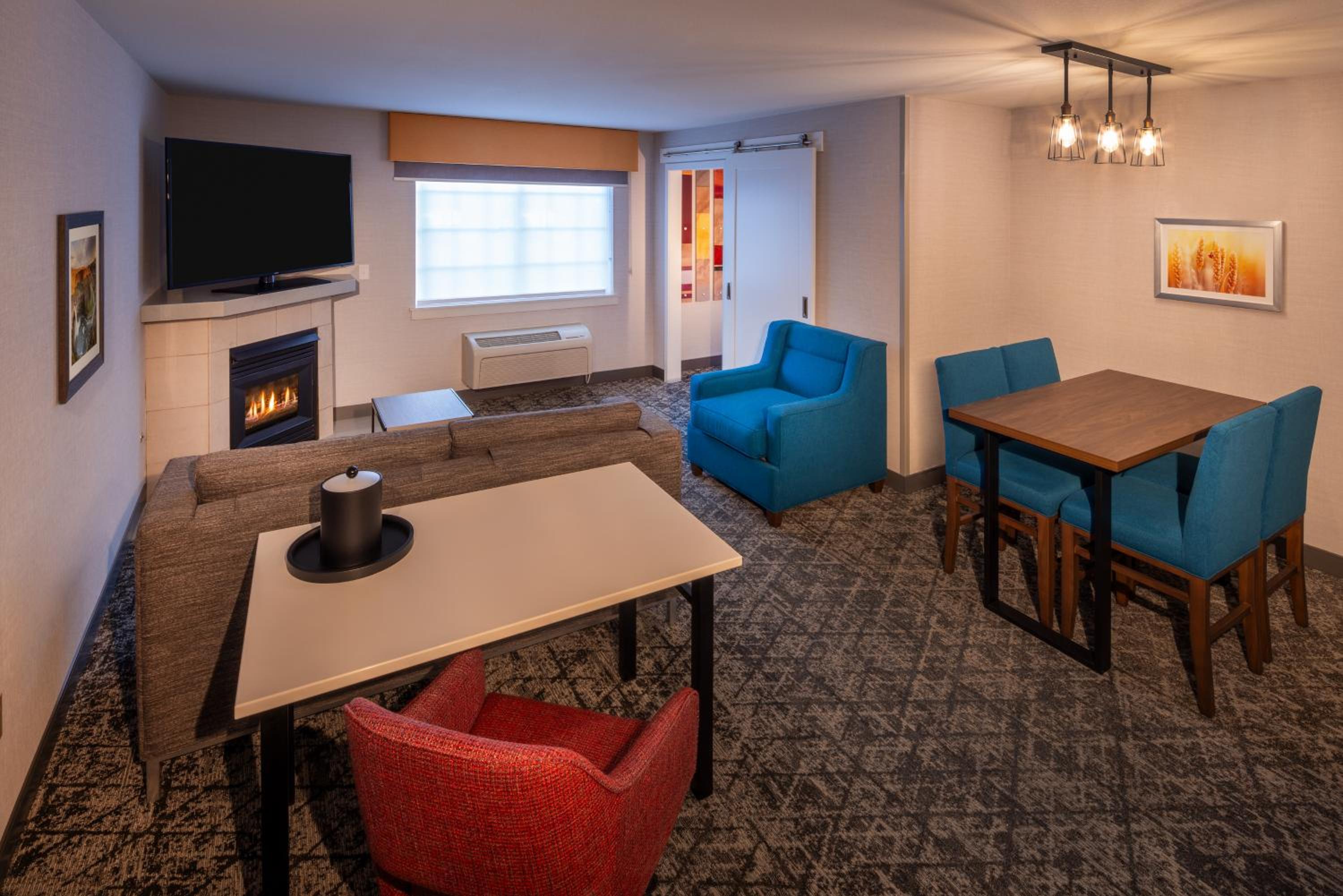 One-Bedroom King Suite with Fireplace - Photo 1