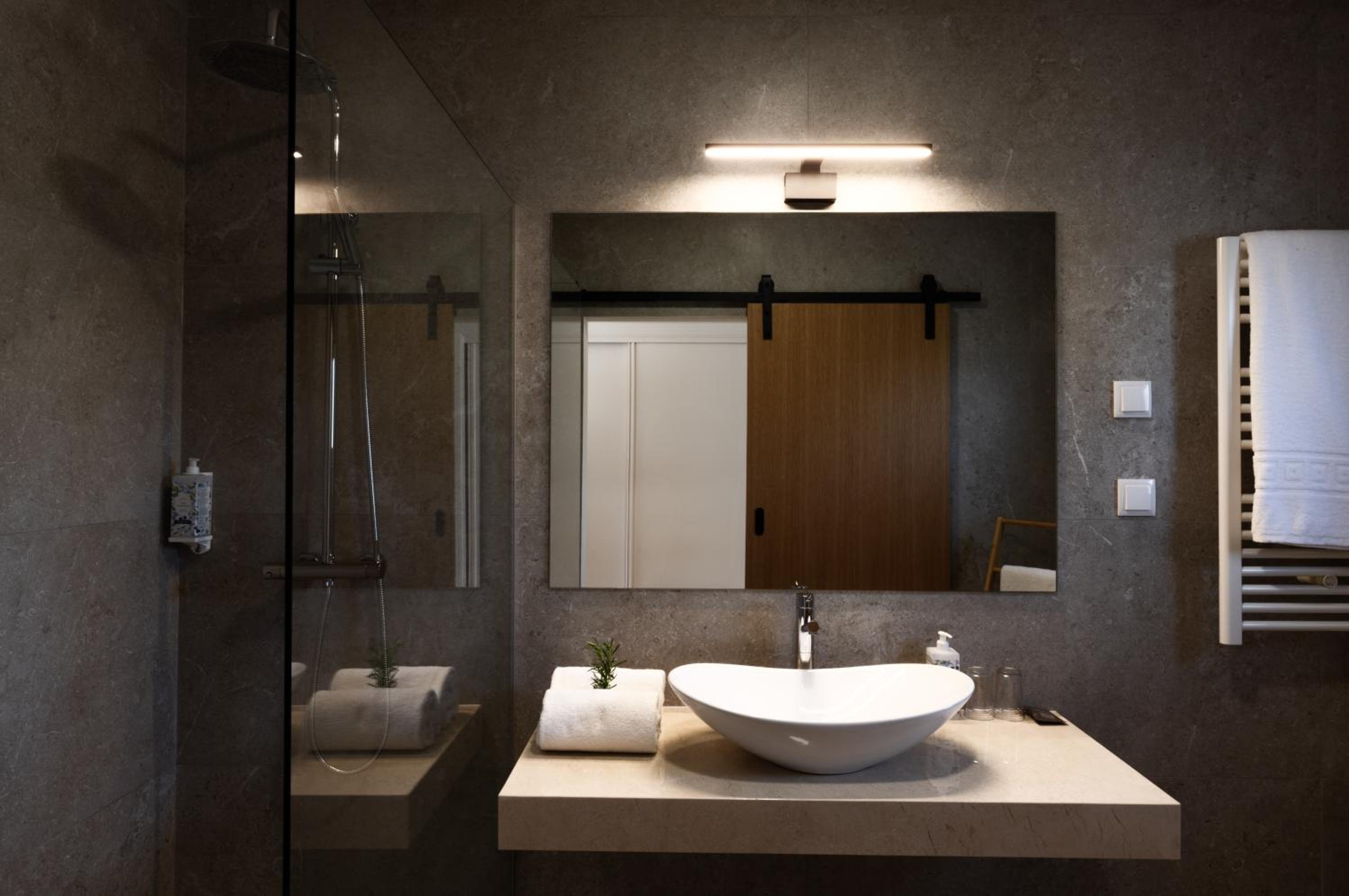 Double or Twin Room - Photo 4