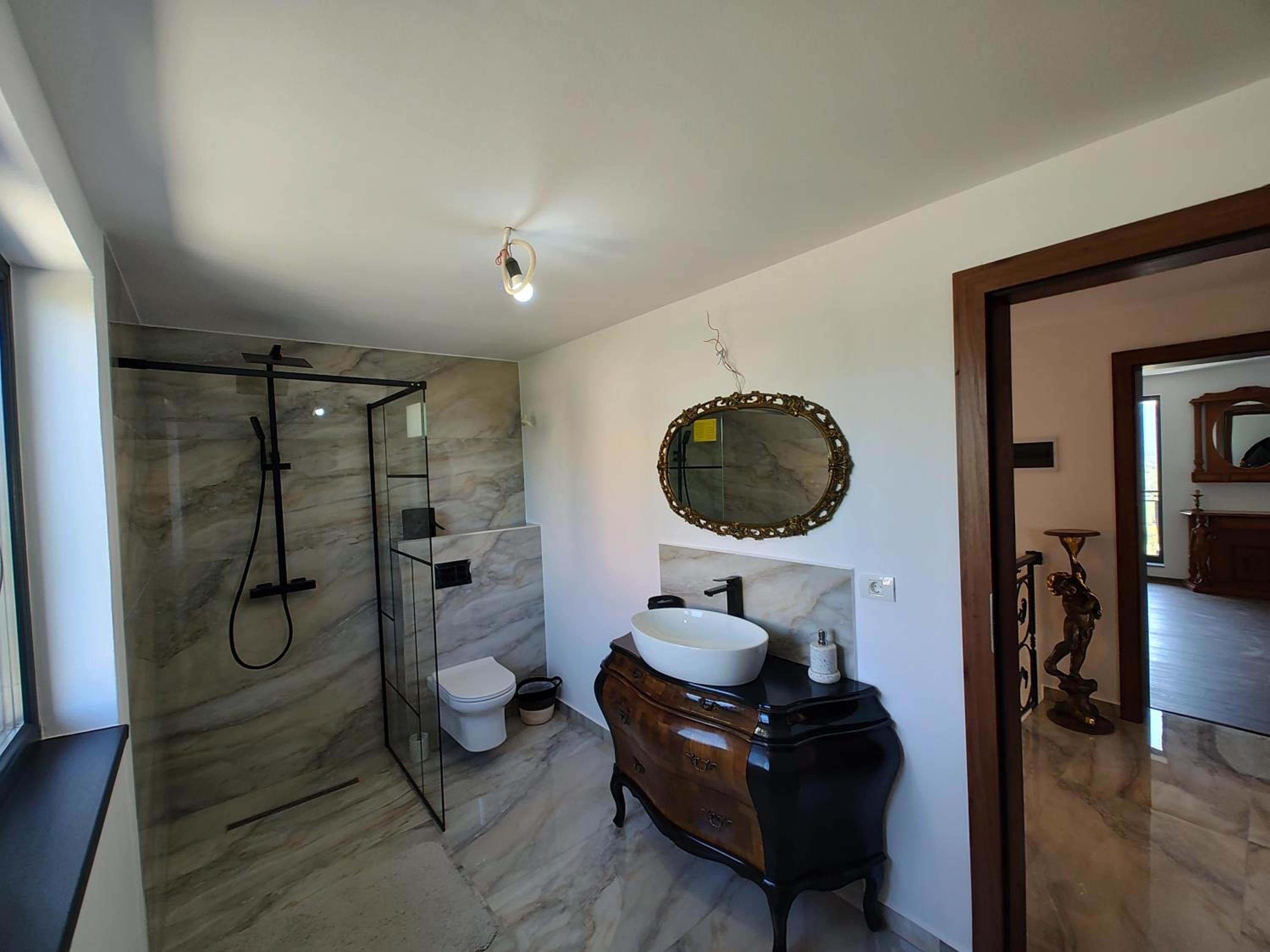 Deluxe Room (2 Adults + 1 Child) photo 3
