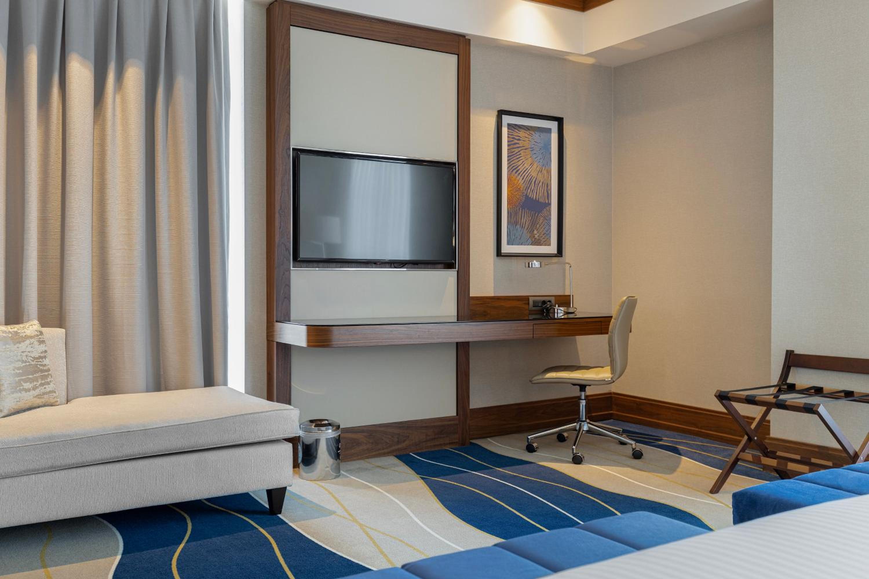 Corner Room with King Size Bed photo 1