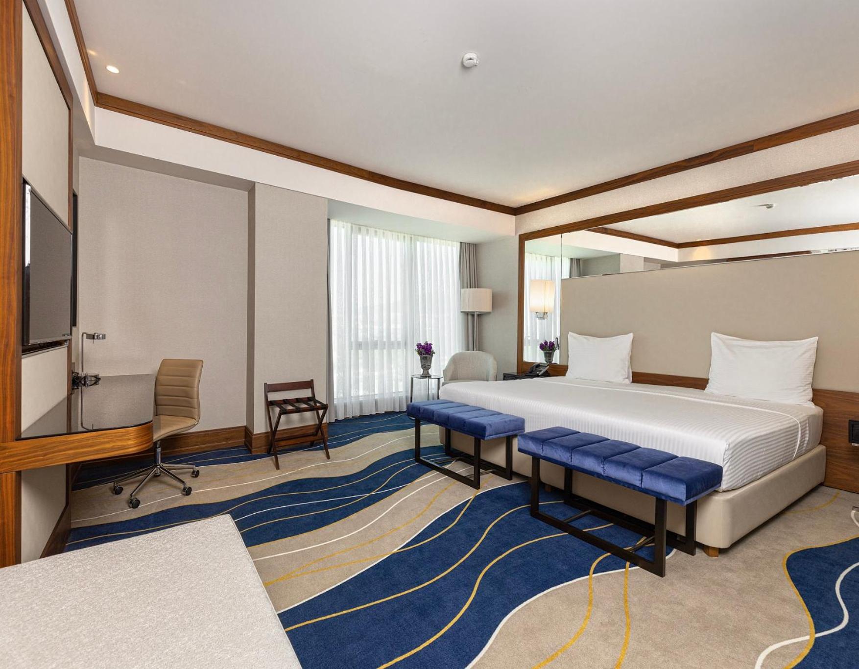 Corner Room with King Size Bed photo 3