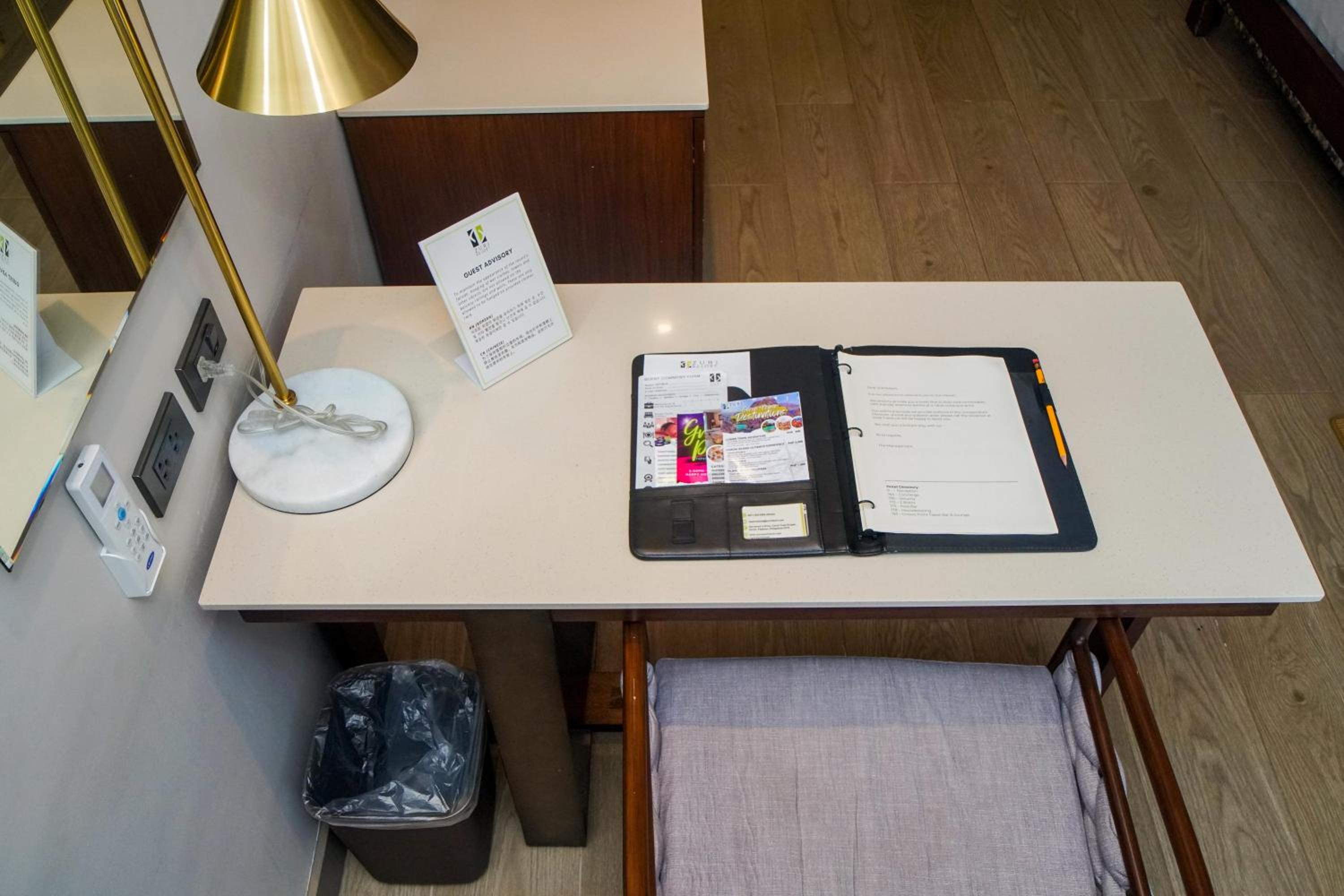 Premier King Room - Photo 19