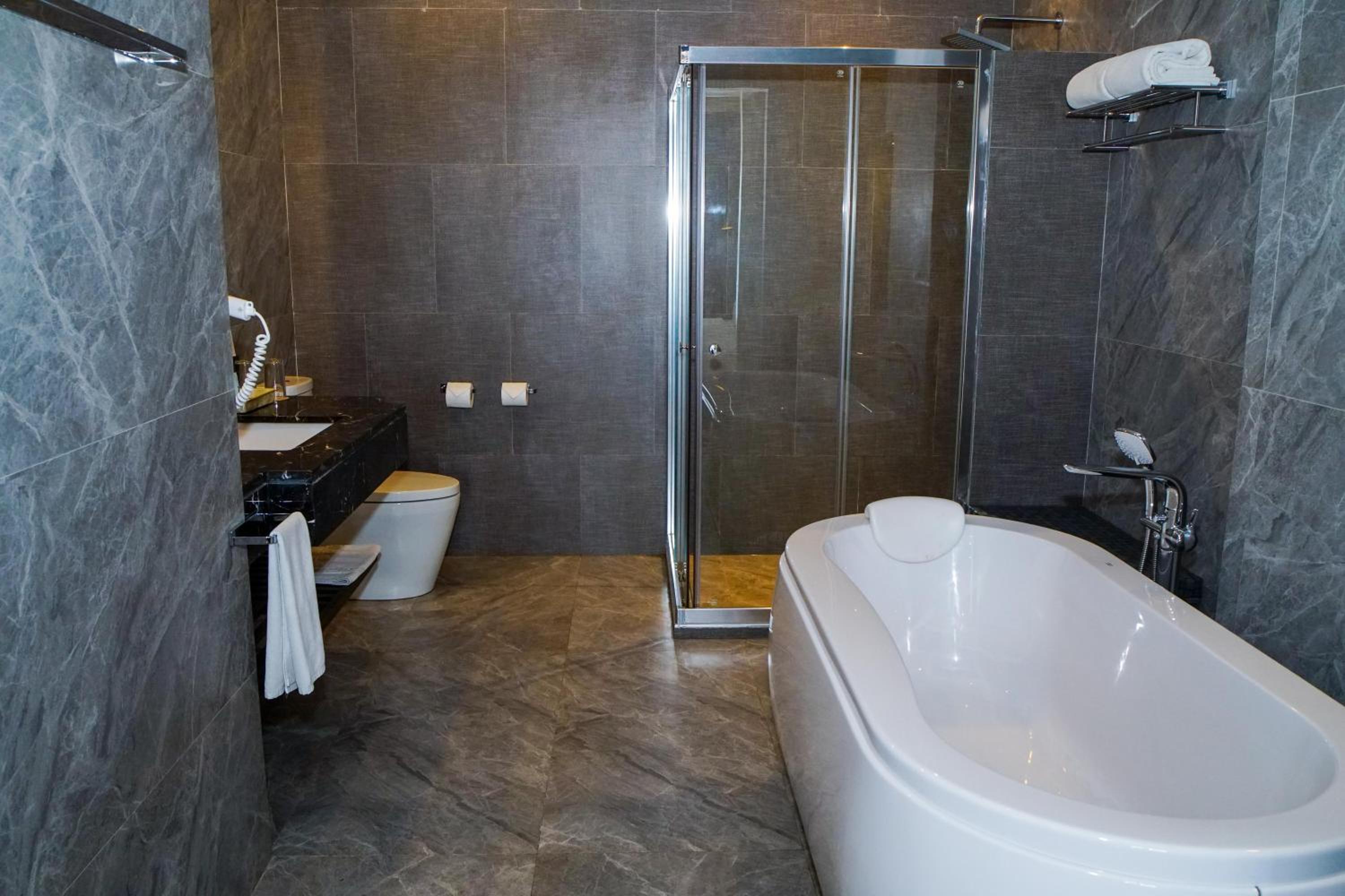 Premier King Room - Photo 22