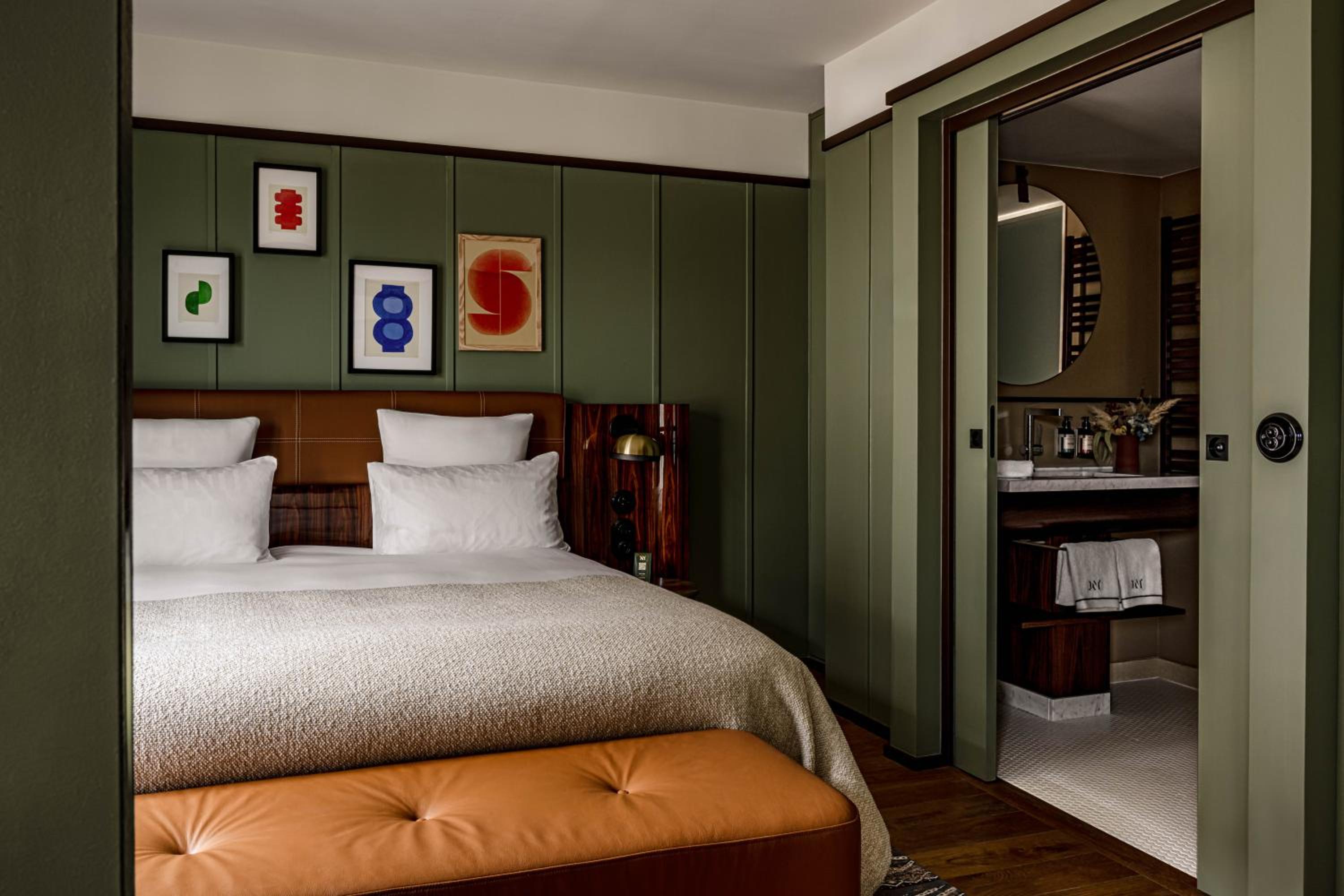Suite with Terrace thumbnail 5