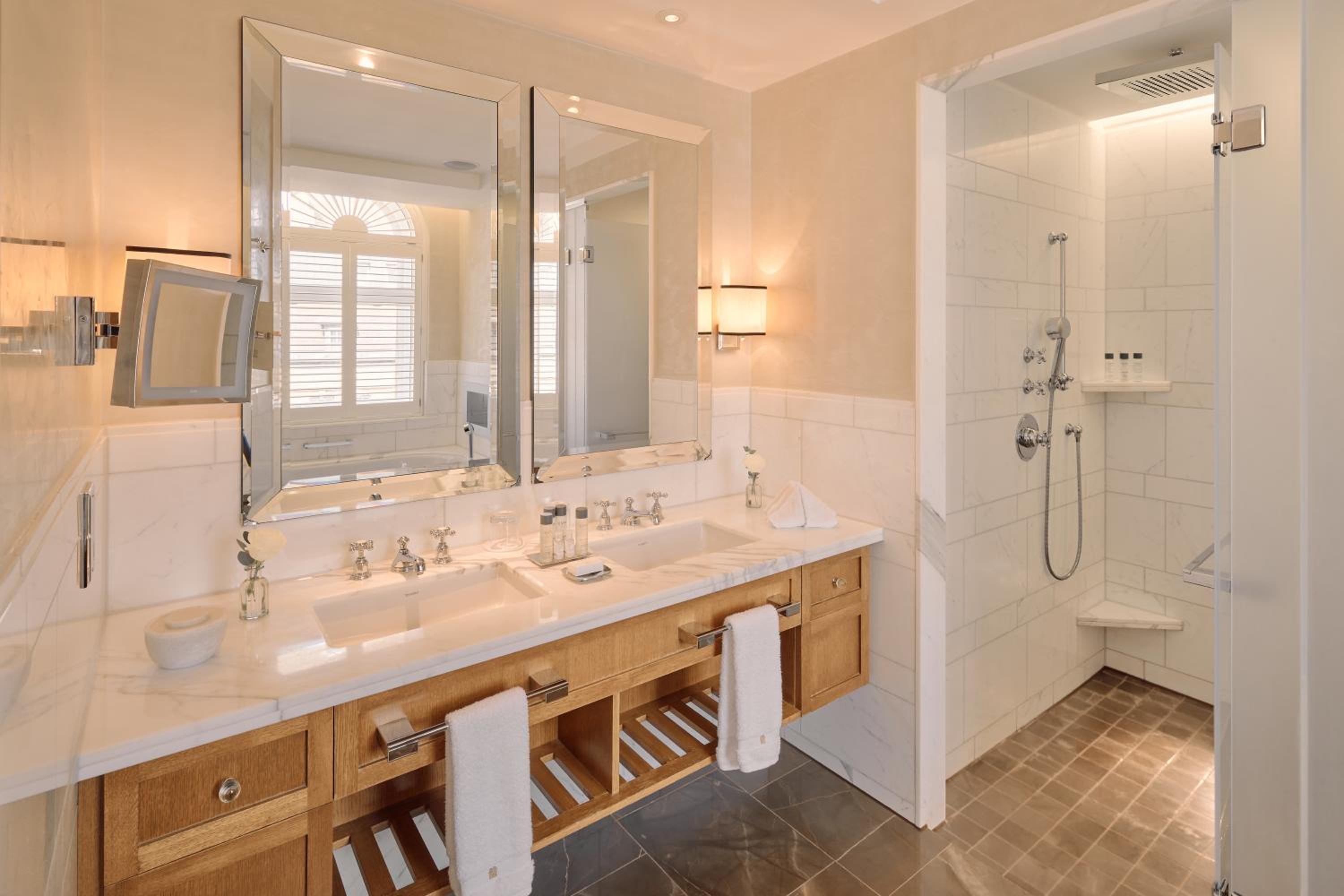 London Suite thumbnail 6