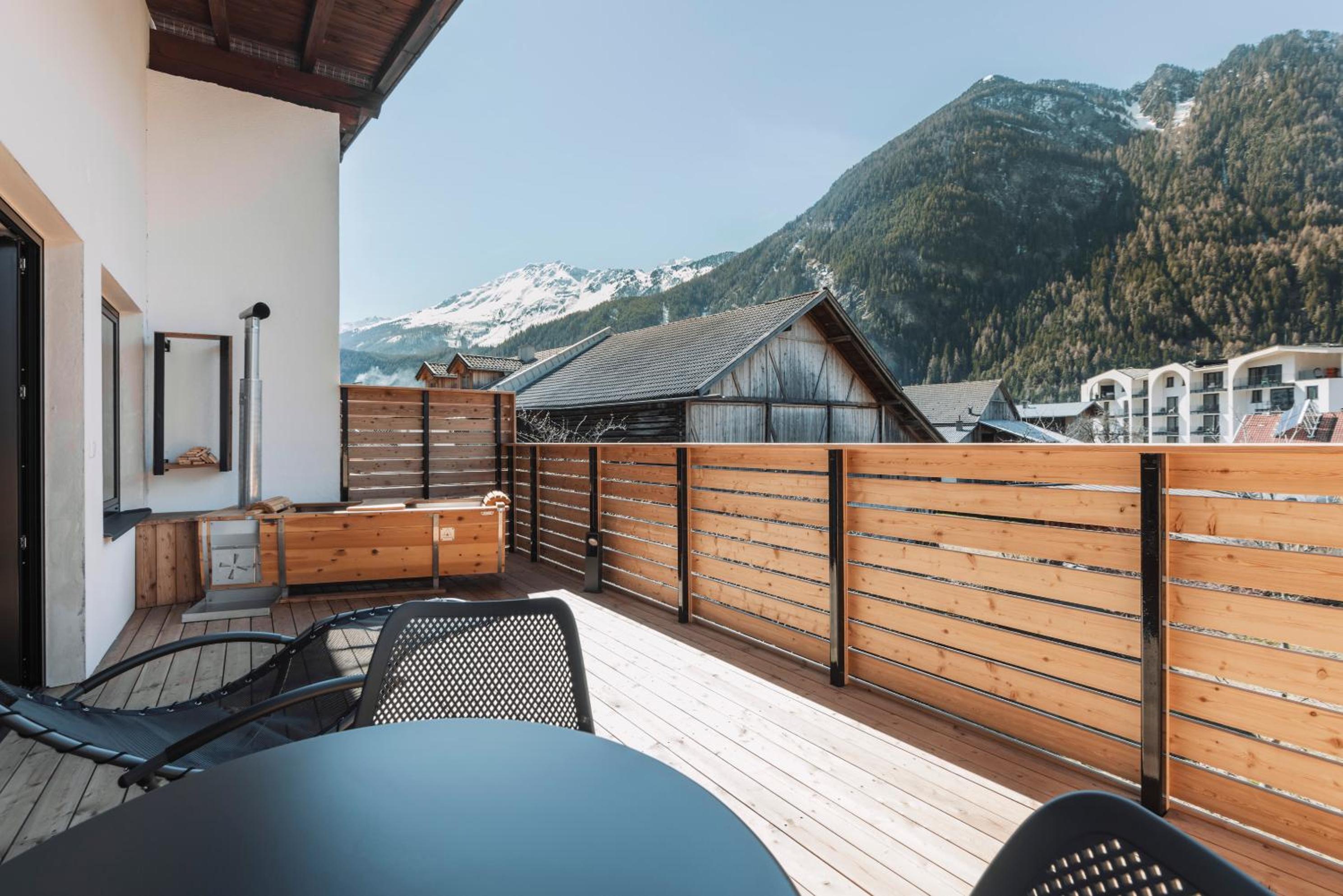 Apartment 4 with Balcony and FireWater Hot Tube photo 2
