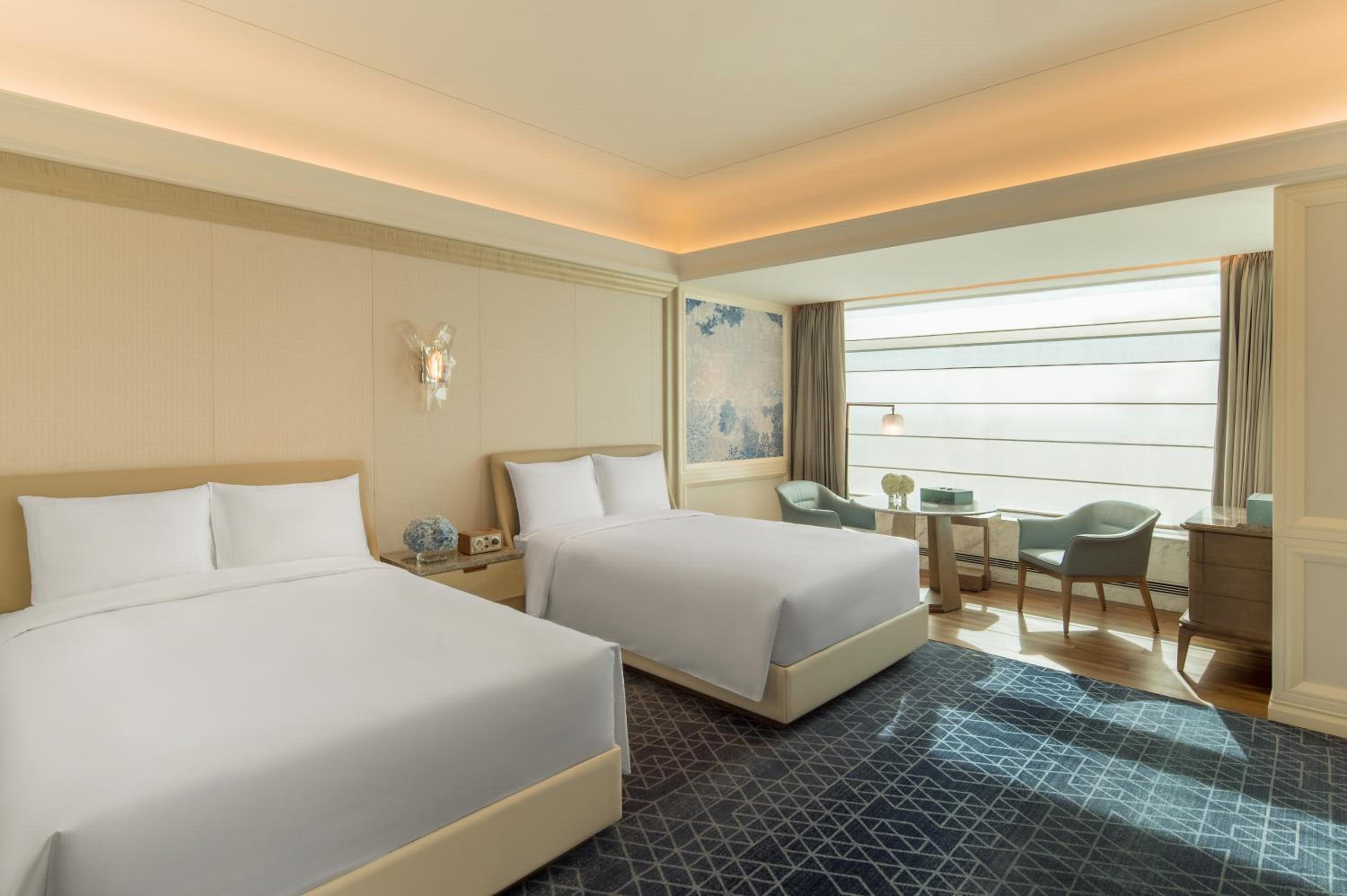Deluxe Twin Room with City View - Photo 3