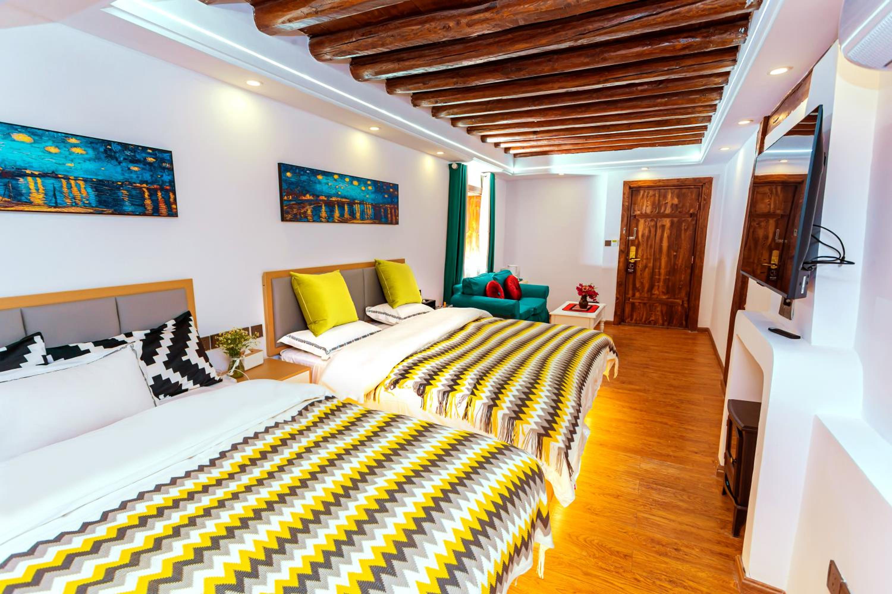 Deluxe Family Room photo 3