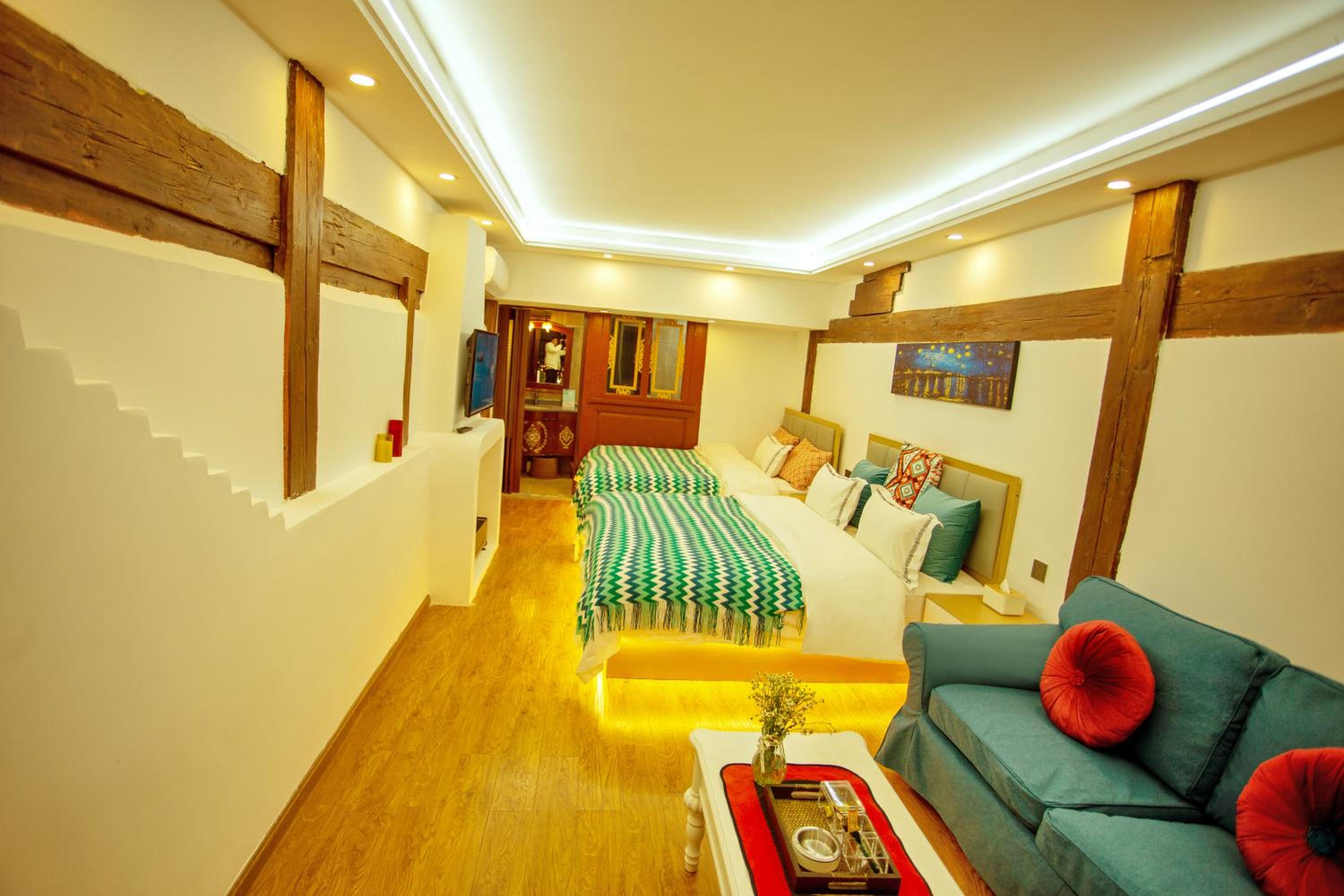 Deluxe Family Room photo 2