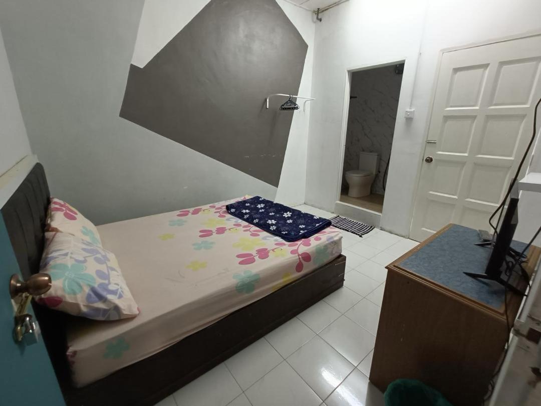 Three-Bedroom House photo 2