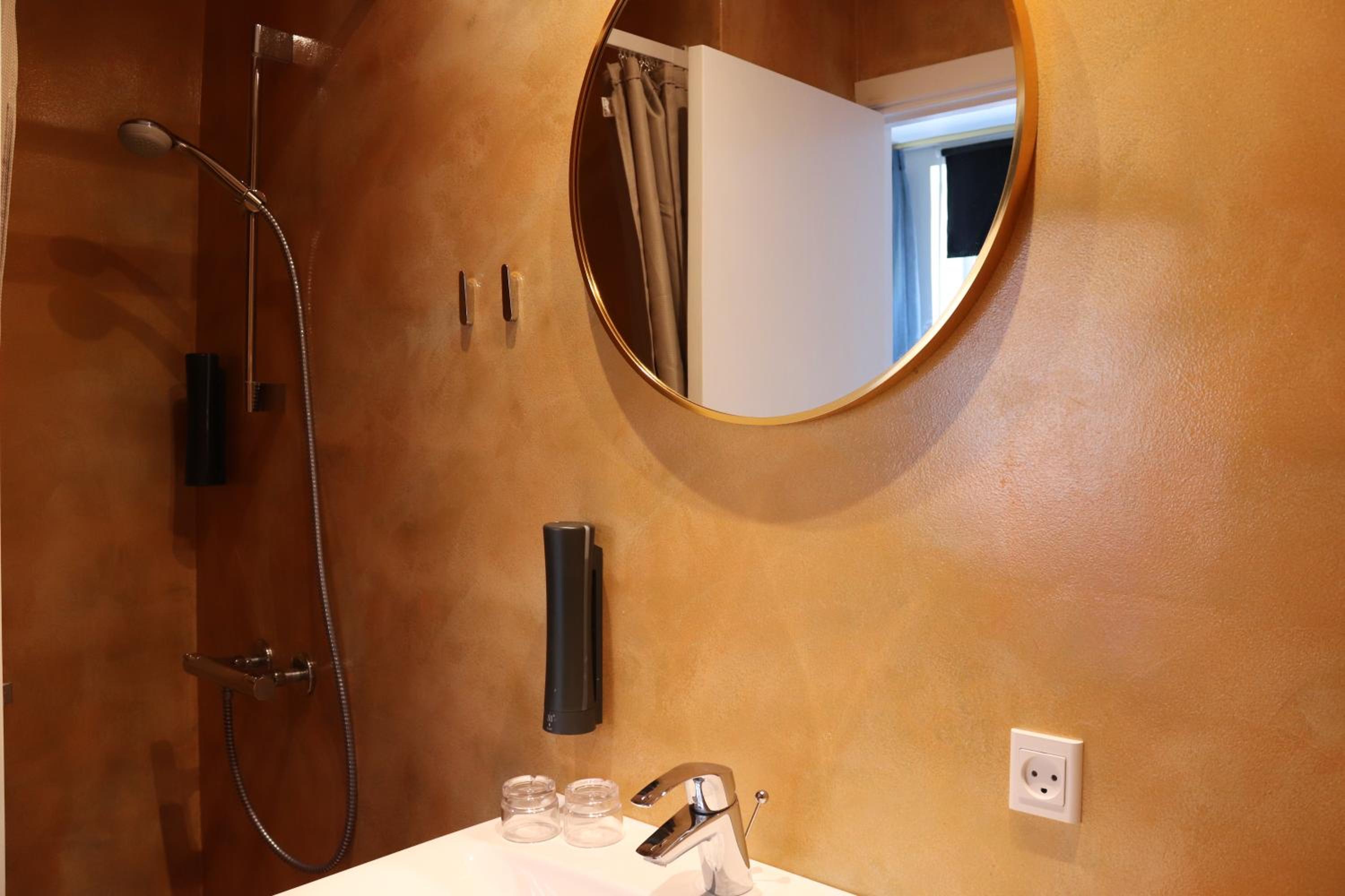 Small Double Room - Photo 3