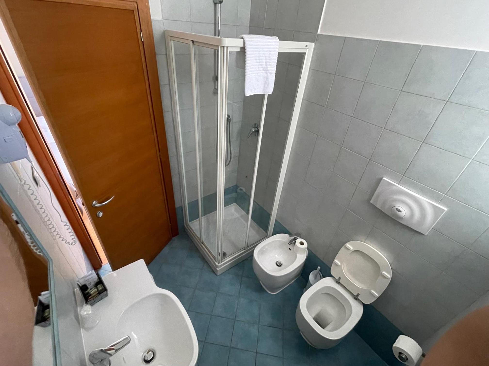 Basic Triple Room photo 2