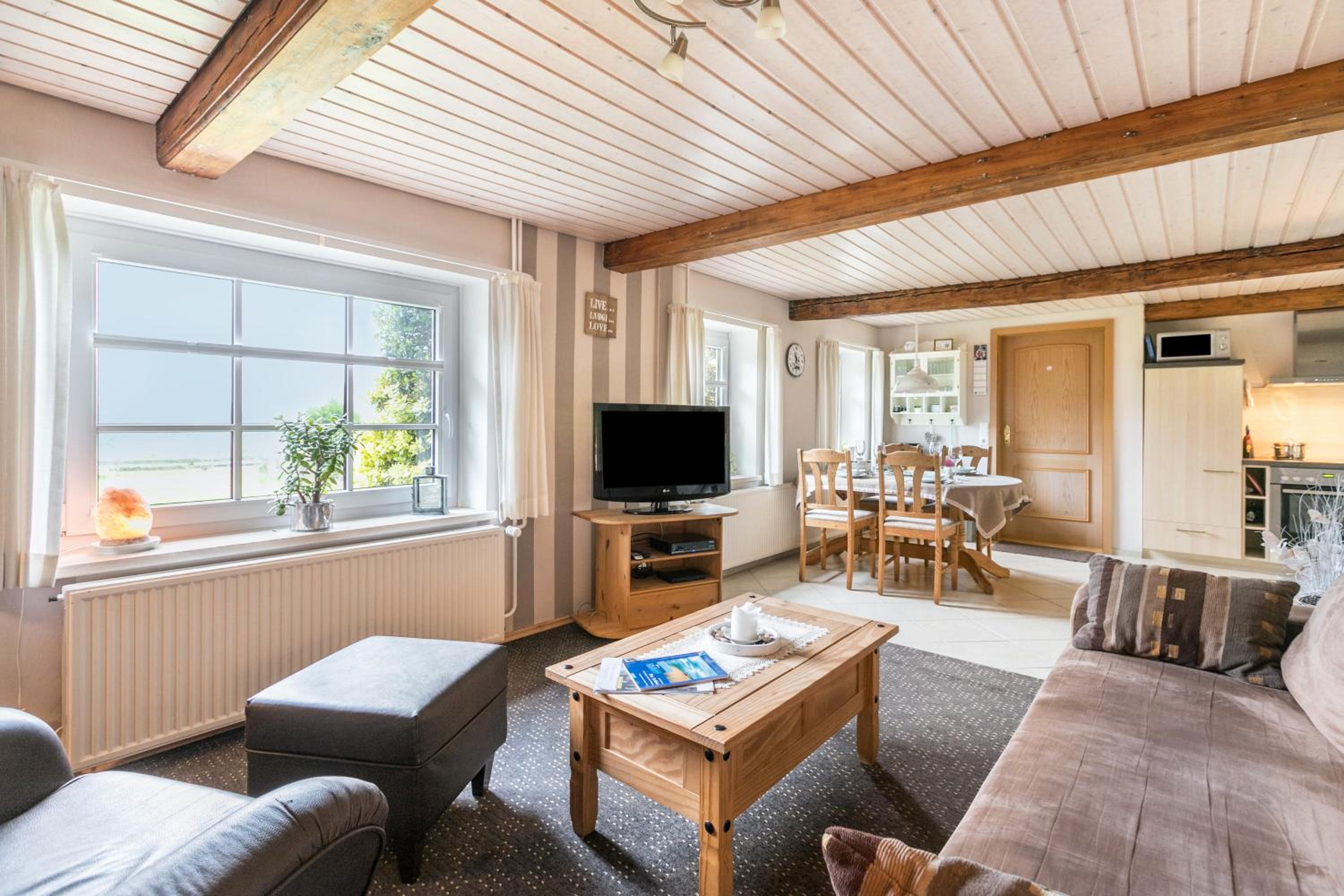 Two-Bedroom Deluxe Apartment with Garden View photo 2