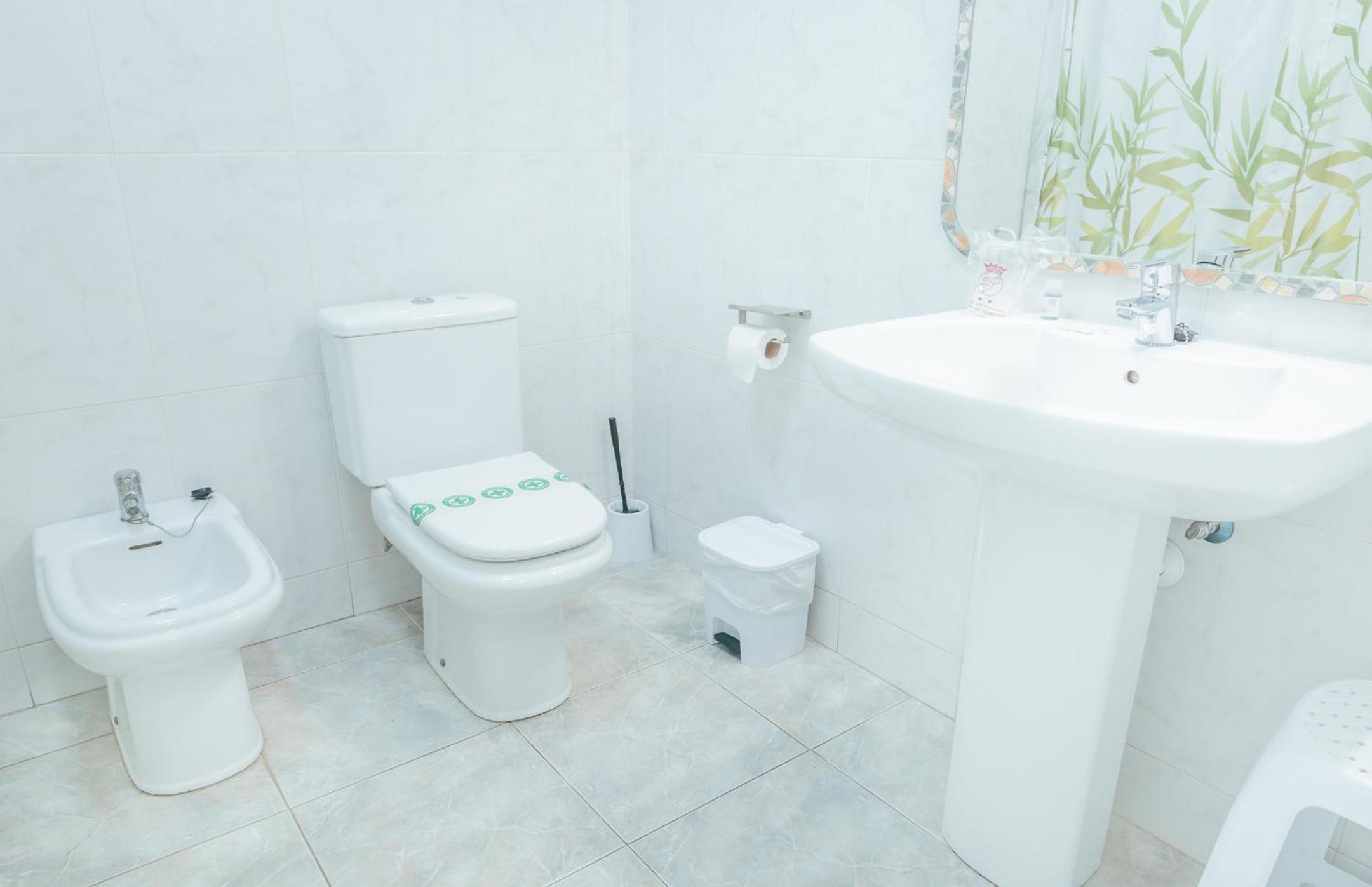 Quadruple Room with Private Bathroom photo 2