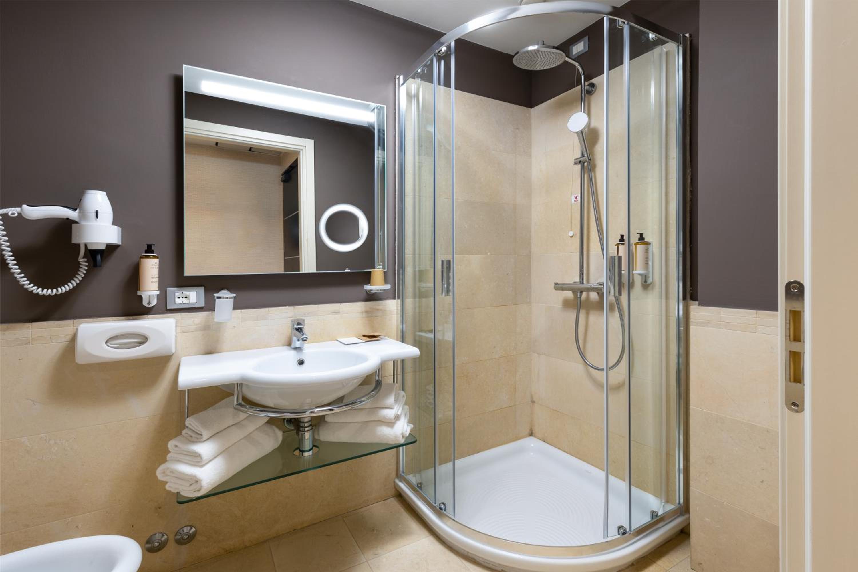Classic Twin Room with Terrace - Photo 14