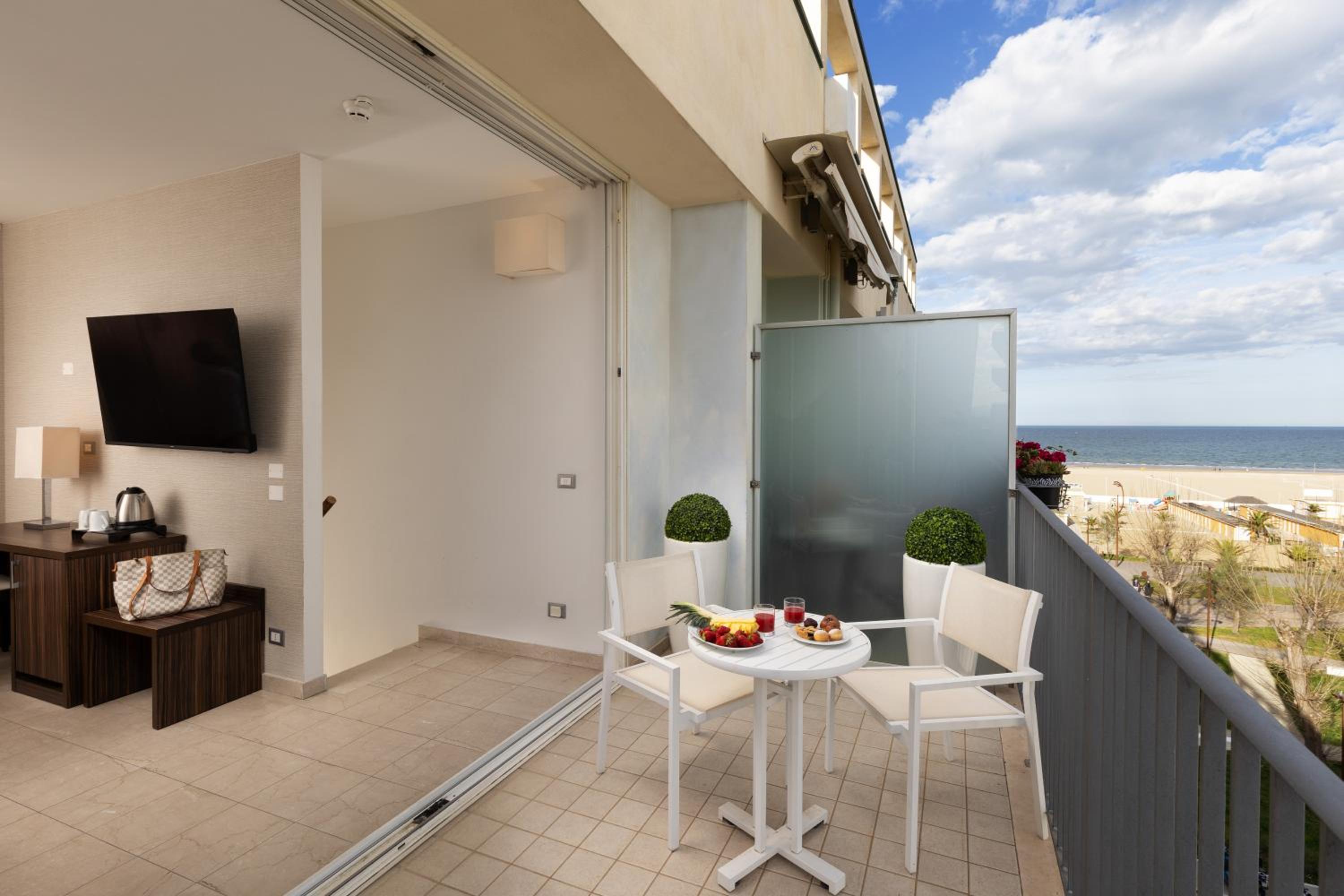 Classic Twin Room with Terrace - Photo 3