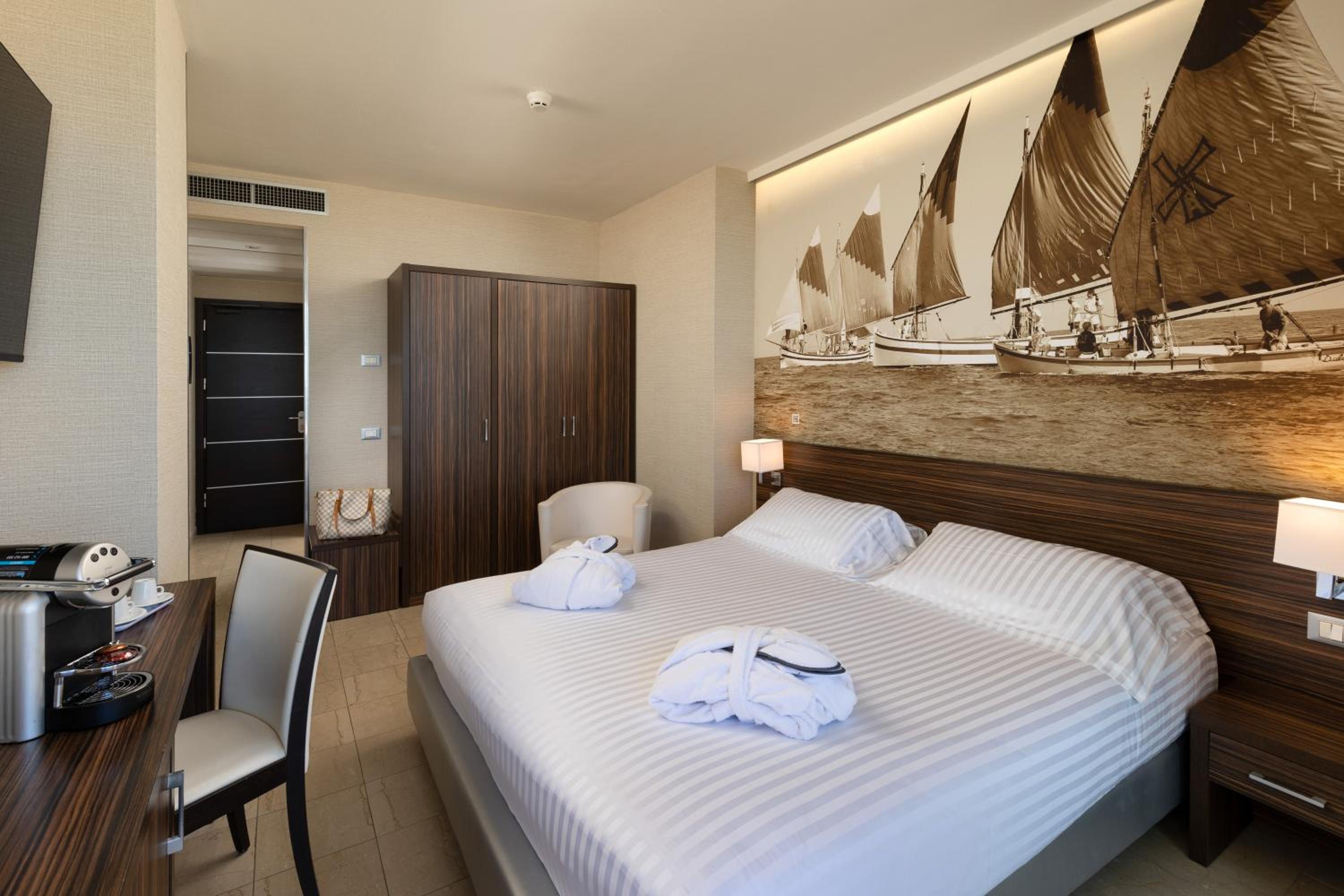 Classic Double Room with Terrace - Photo 2