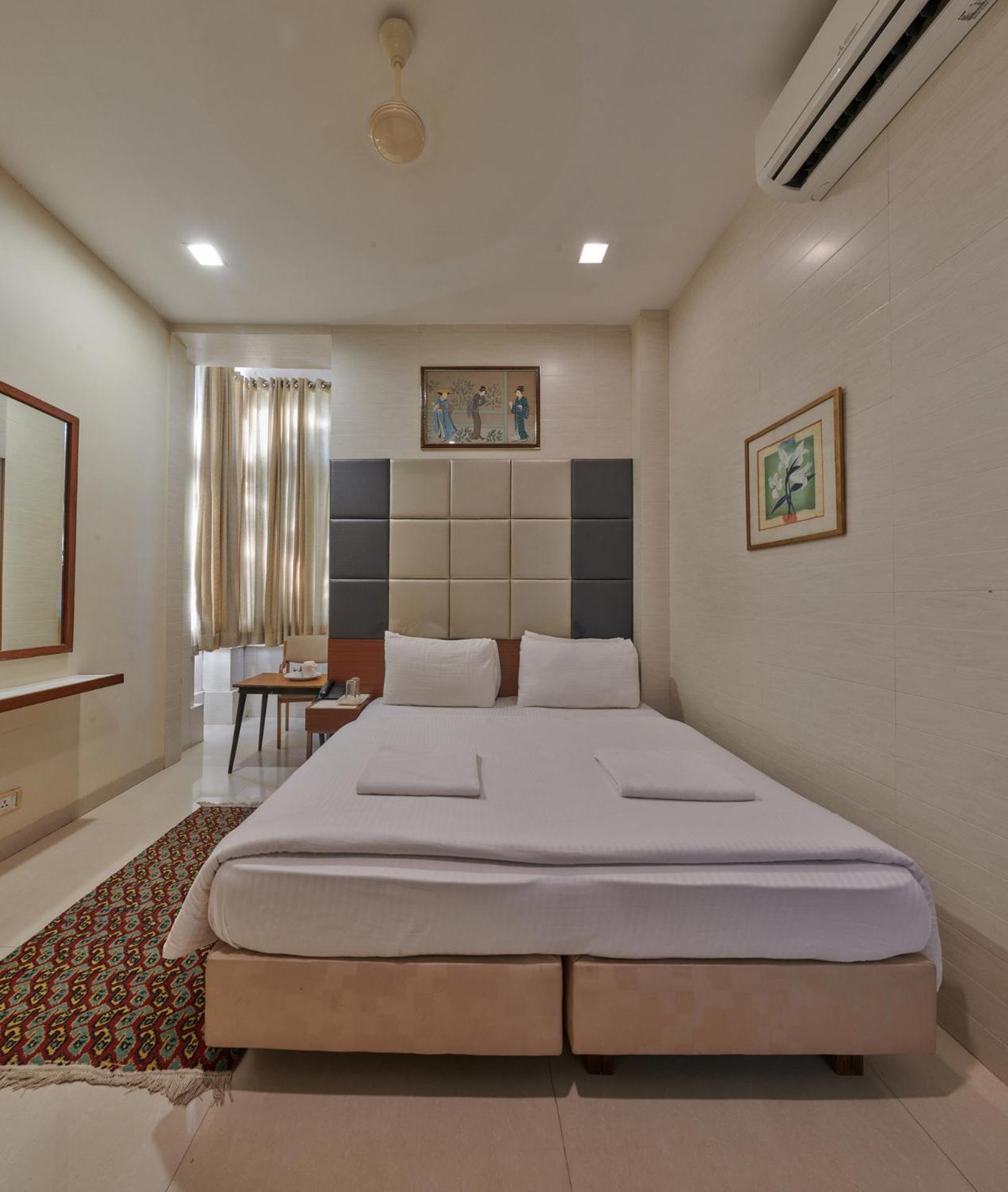 Deluxe Double or Twin Room photo 1