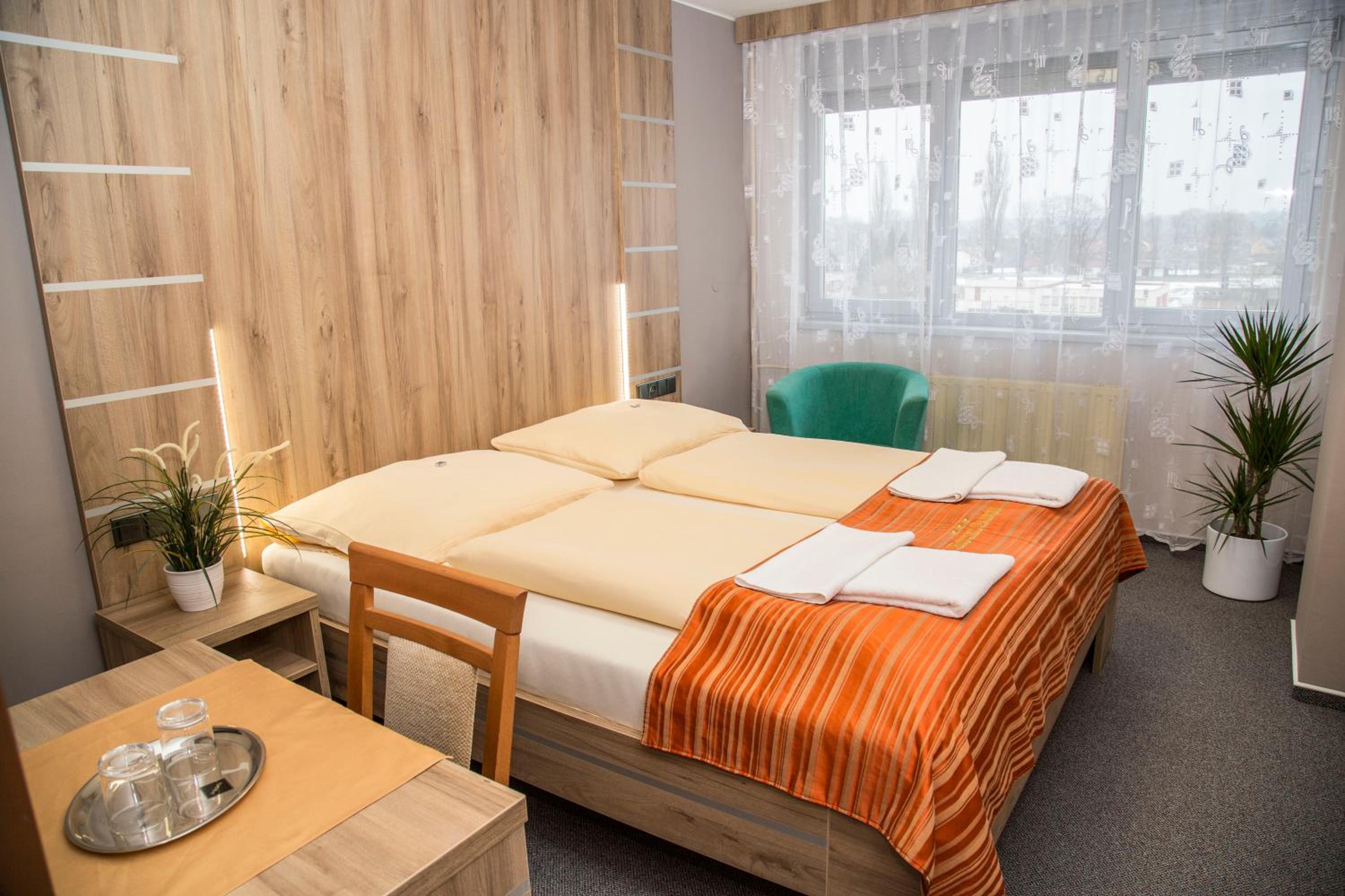 Double or Twin Room - Photo 5