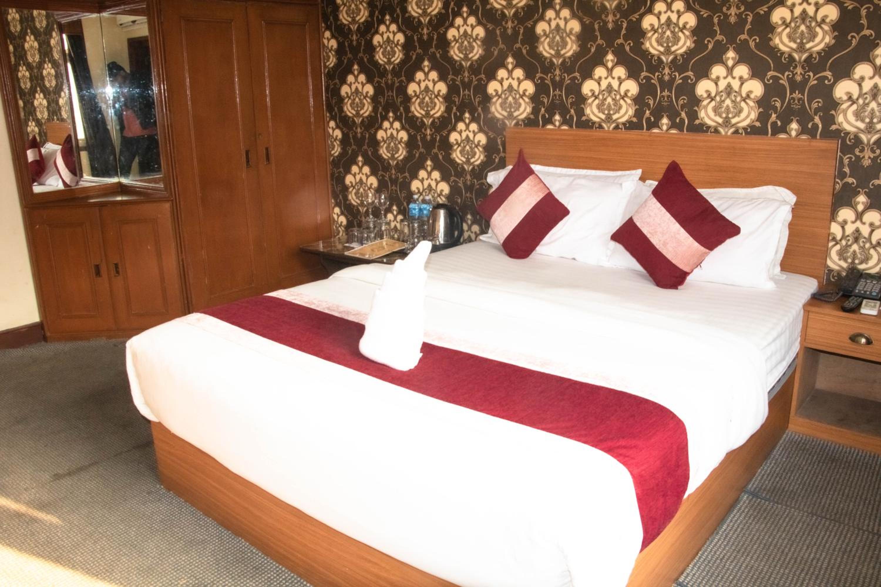 Deluxe Double Room (2 Adults + 1 Child)