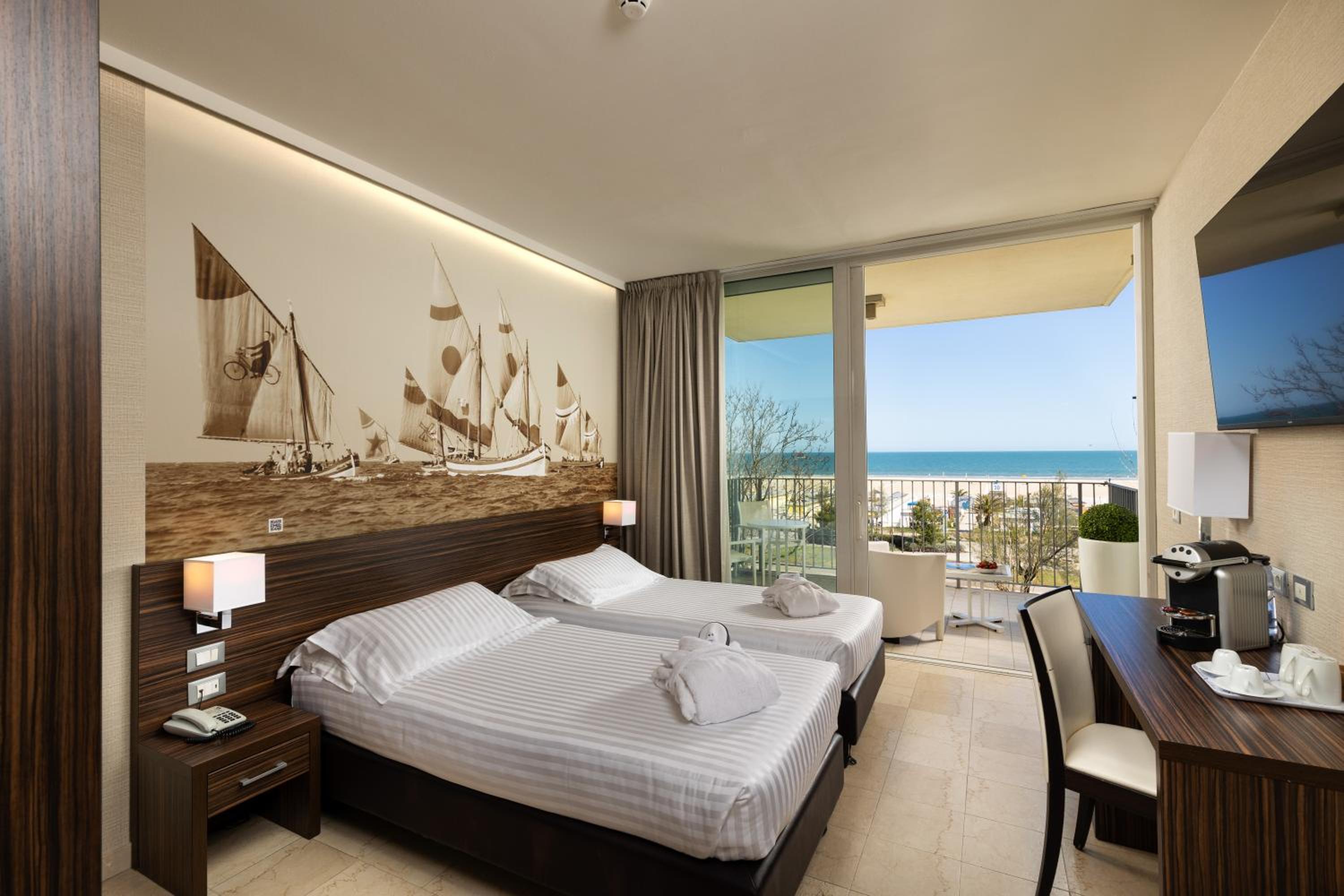 Privilege Twin Room with Balcony and Sea View - Photo 5