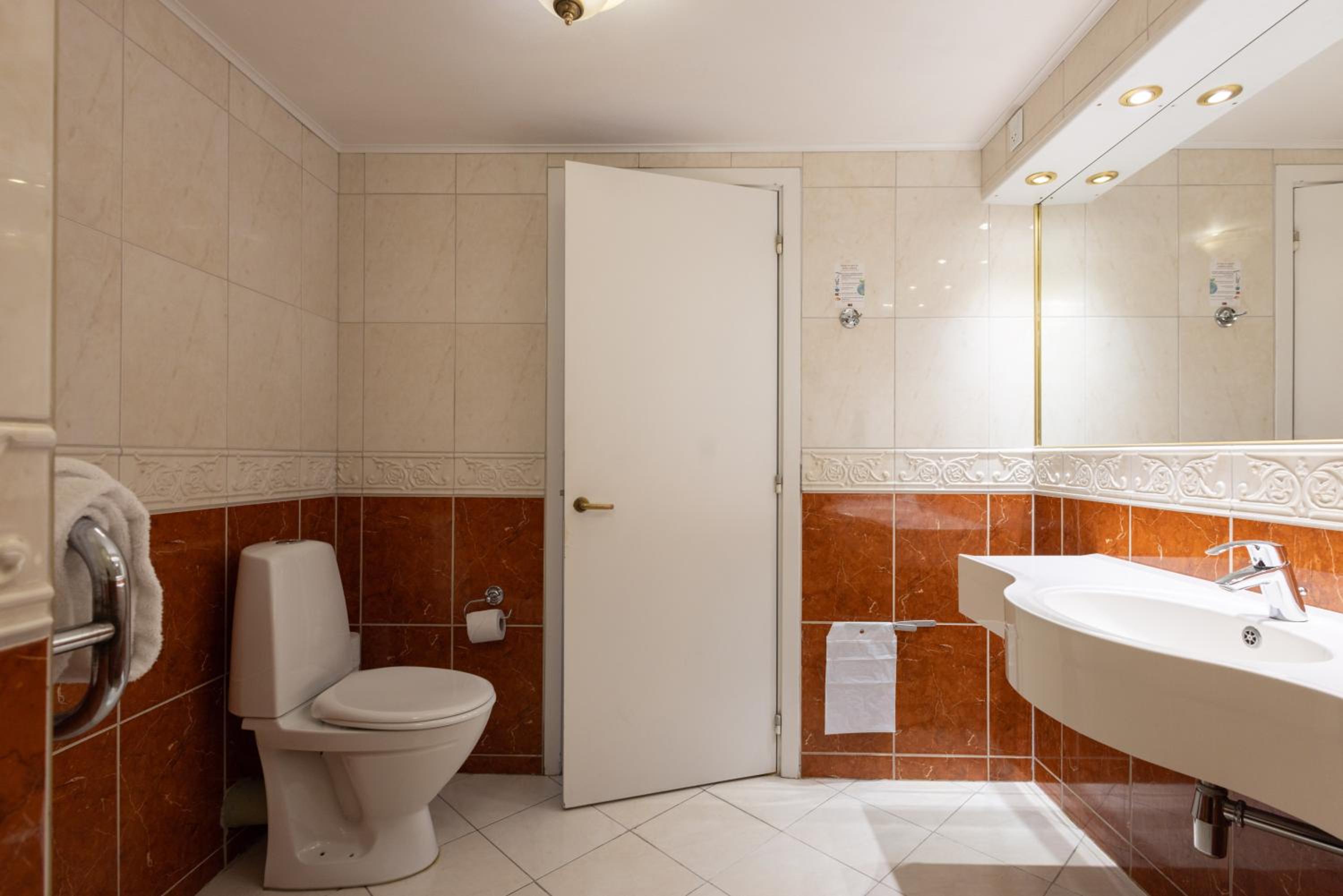 Double or Twin Room thumbnail 6