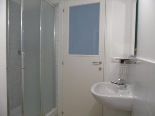 Deluxe Room (2 Adults + 1 Child) photo 3