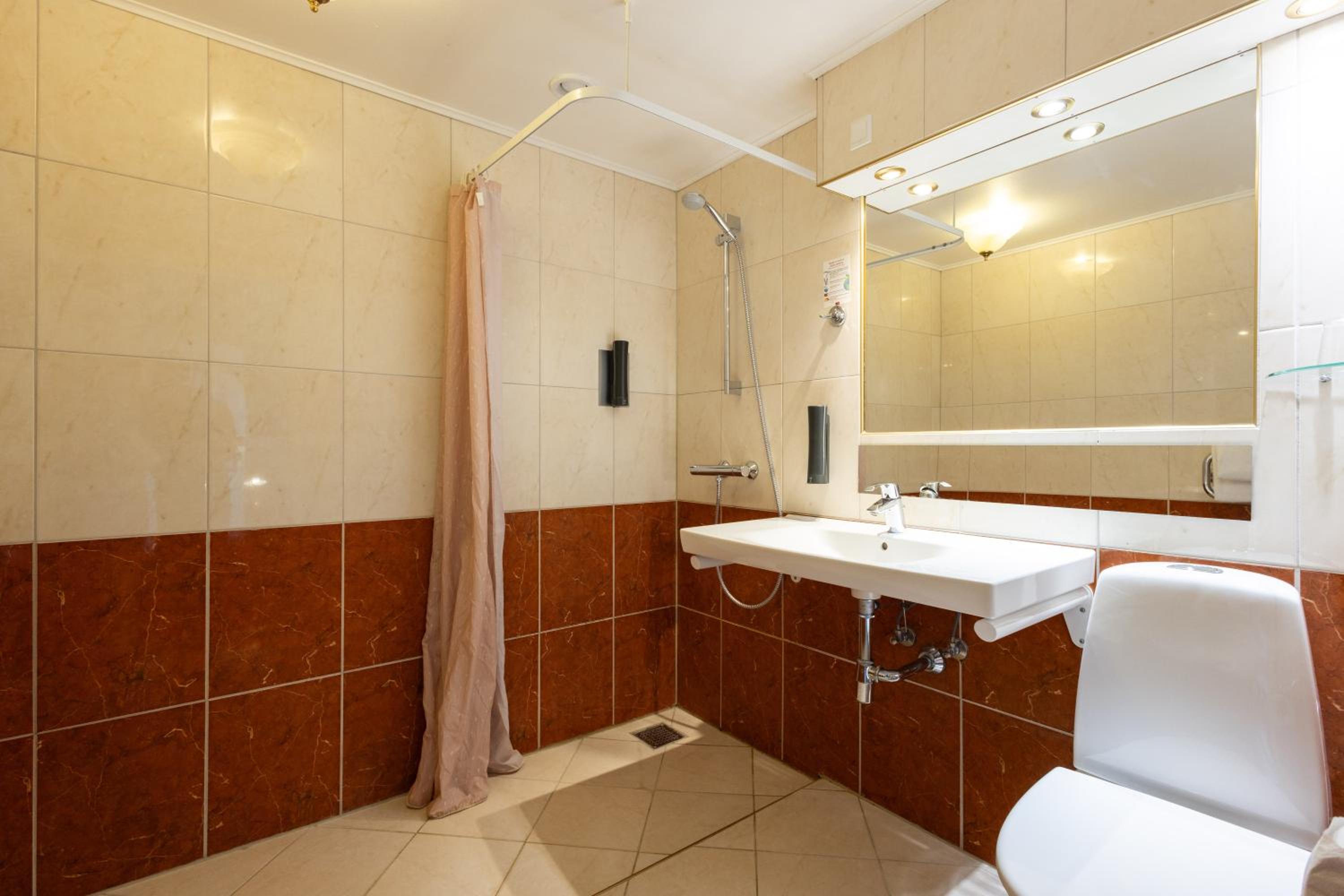 Double or Twin Room with Extra Bed thumbnail 6