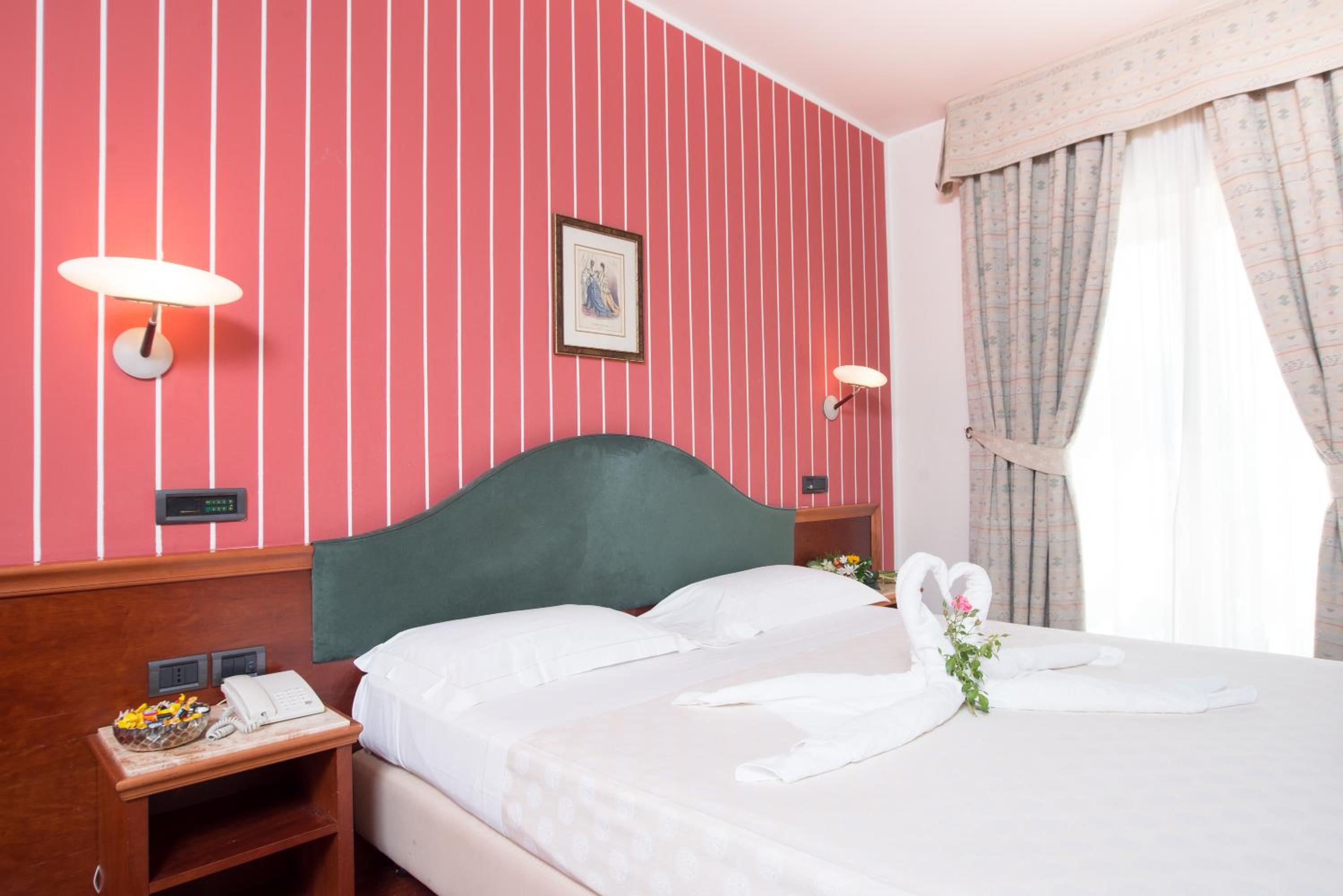Double Room - Photo 8