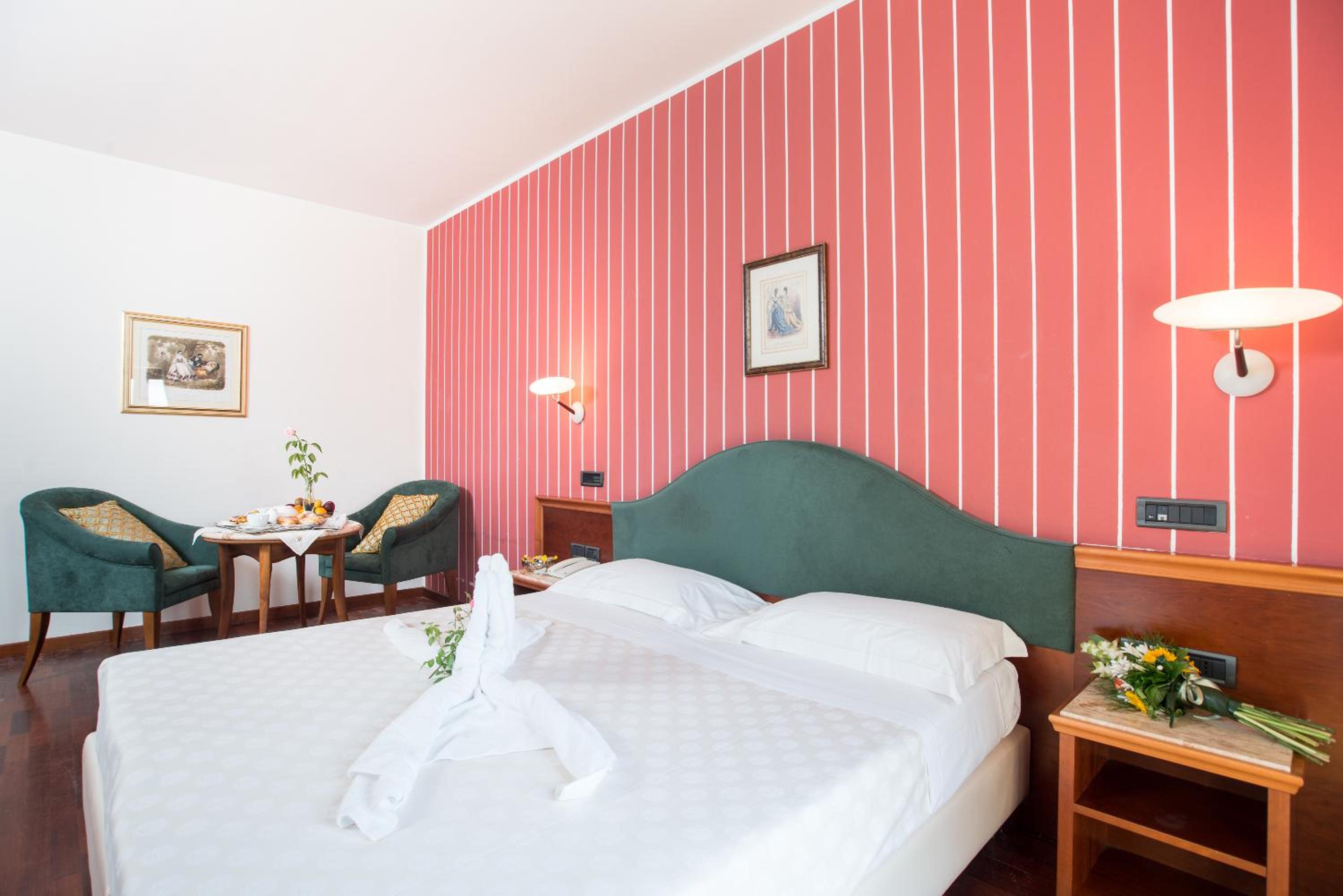 Double Room - Photo 5