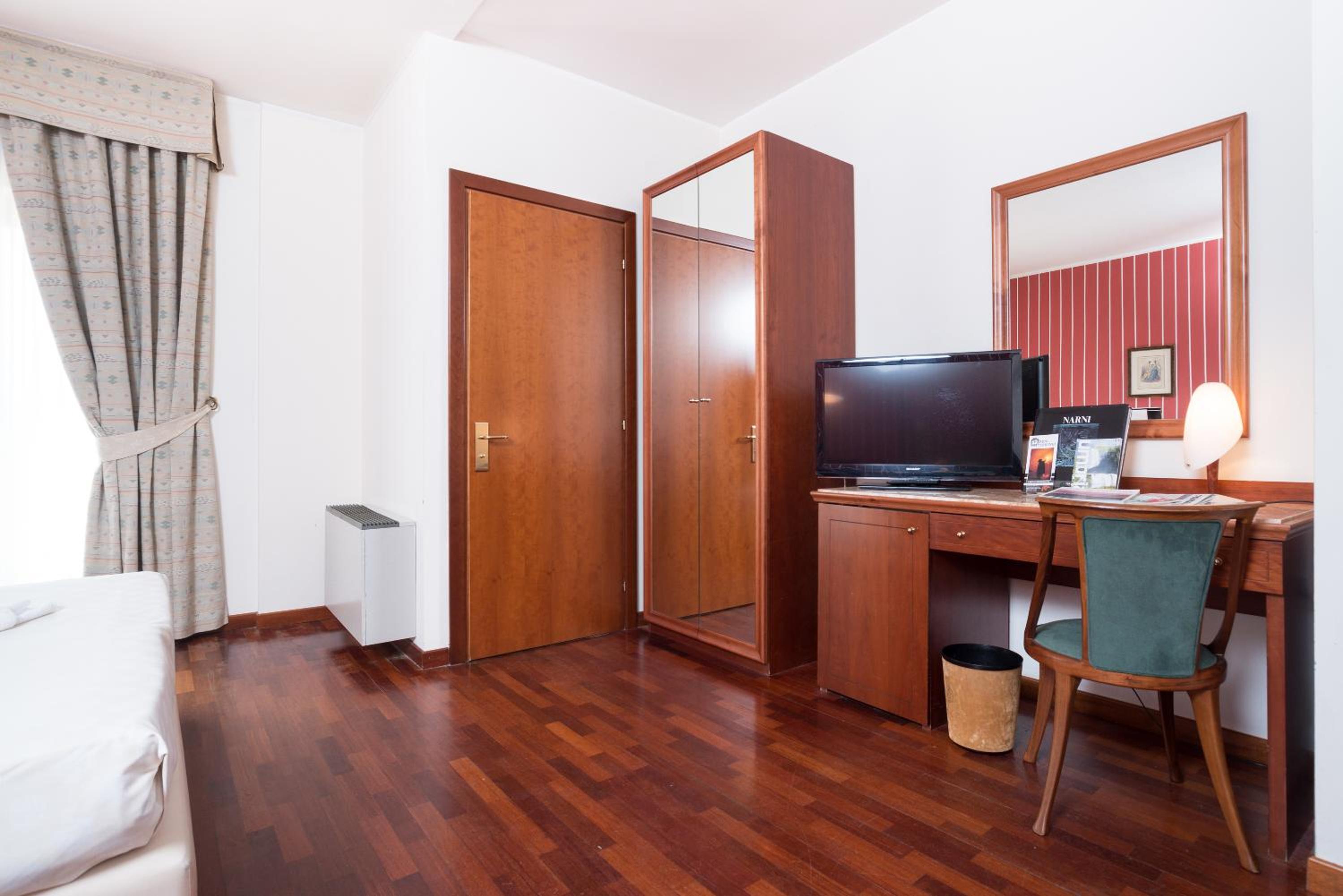 Double Room - Photo 11