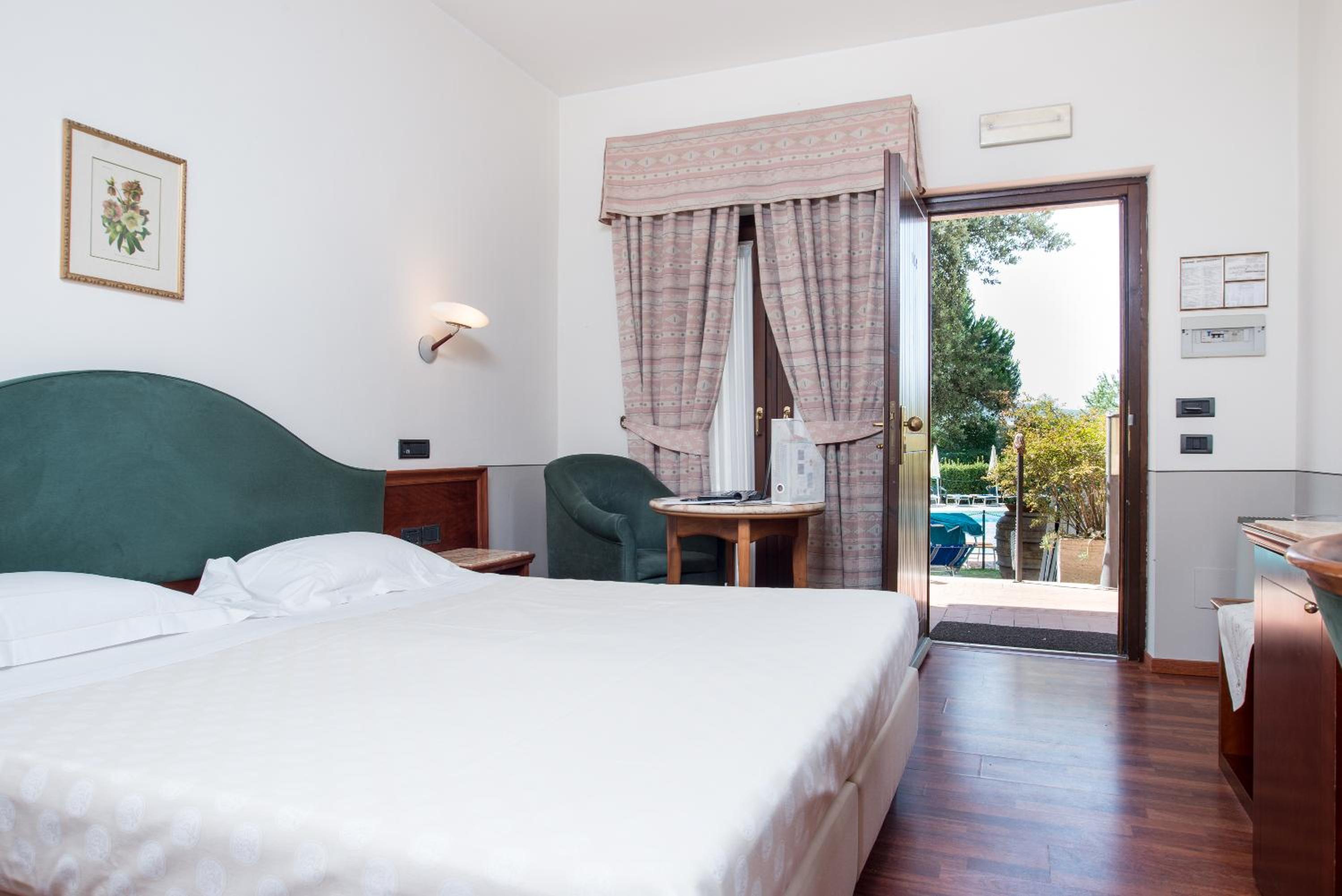 Double Room - Photo 3