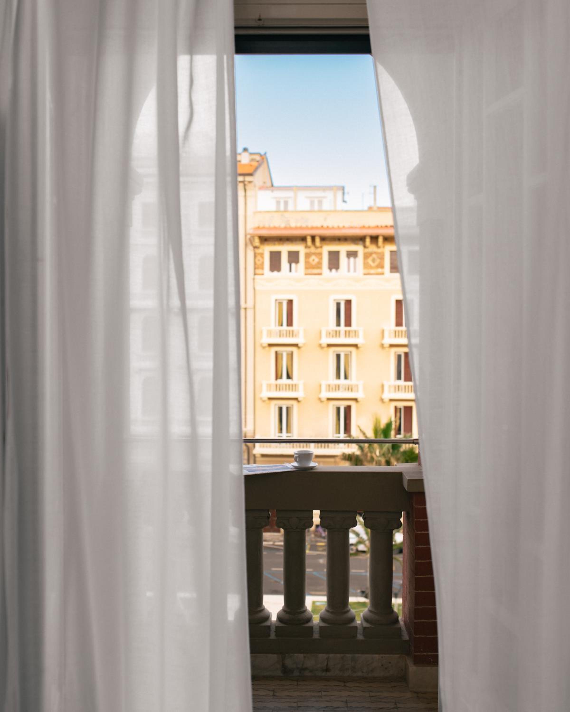 Junior Suite with Lateral Sea View - Photo 10