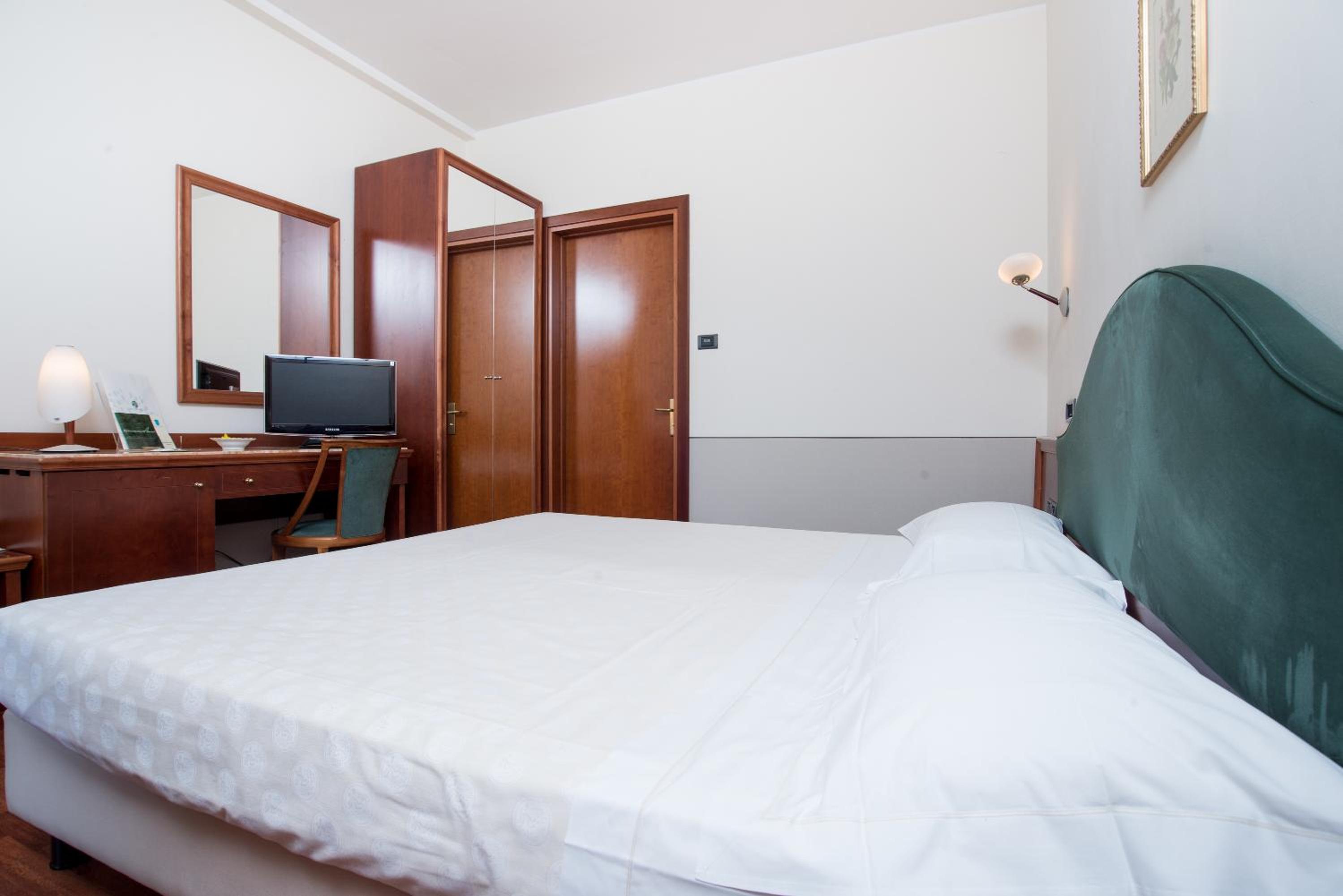 Double Room - Photo 4