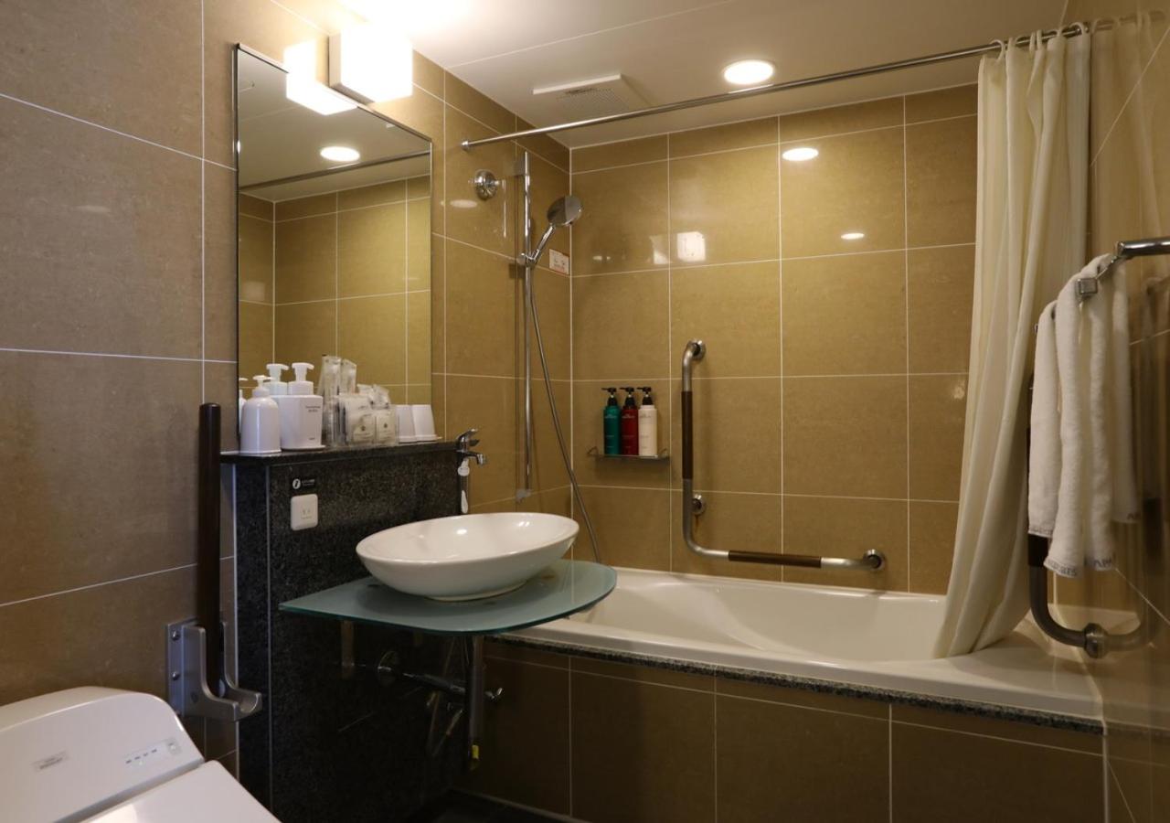 Deluxe Twin Room - Non-Smoking photo 2