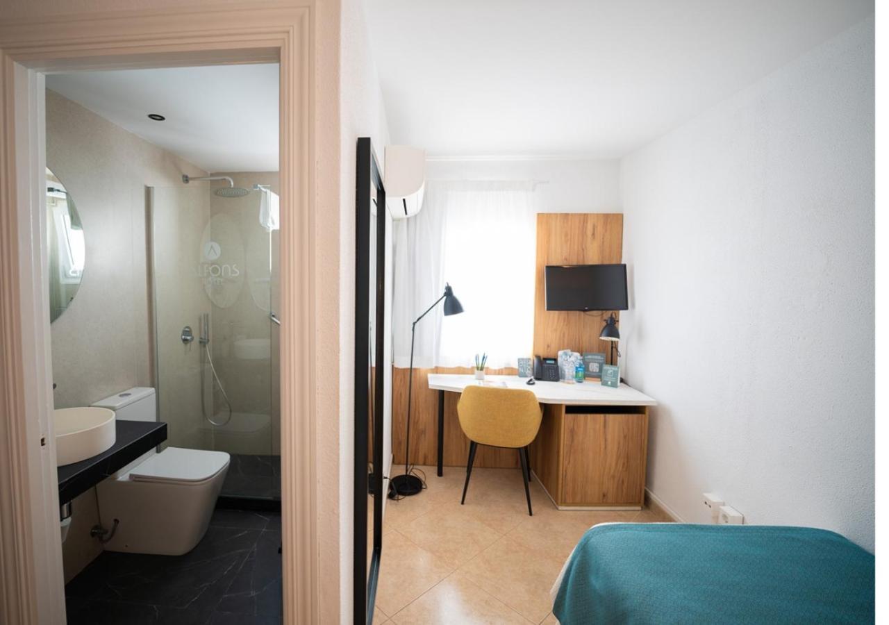 Single Room photo 2