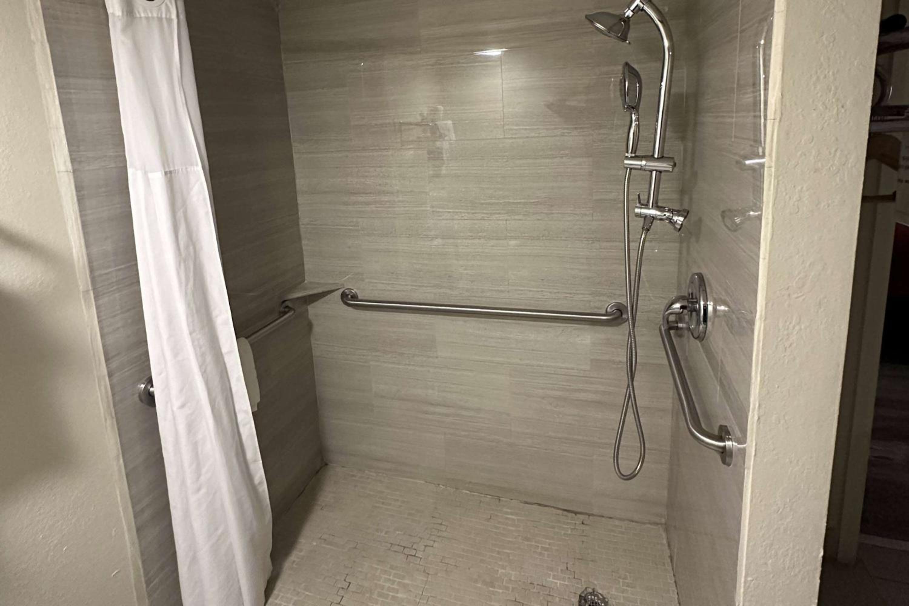 King Room with Roll-In Shower - Mobility/Hearing Accessible - Non-Smoking - Photo 7