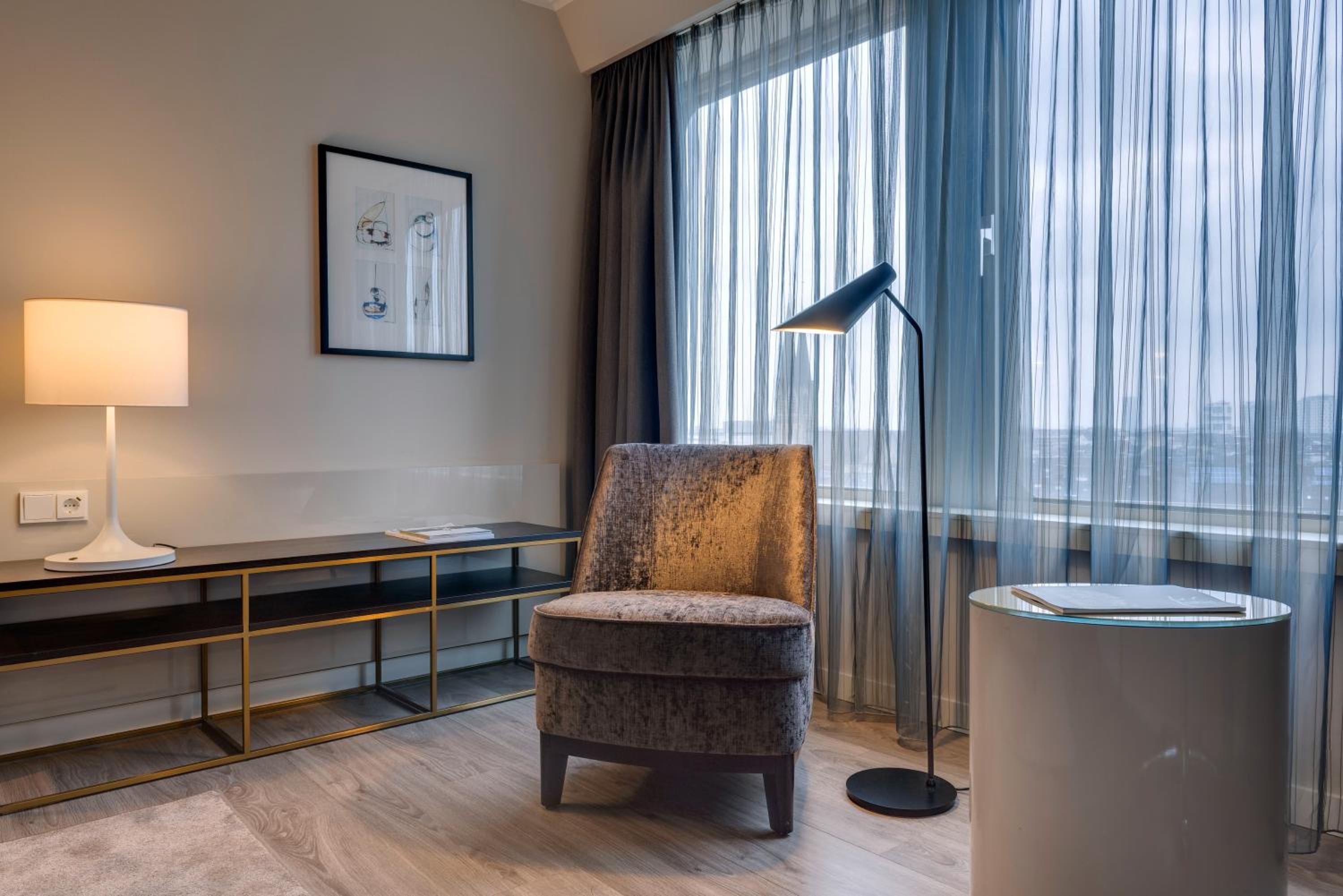 Executive Suite - Photo 1