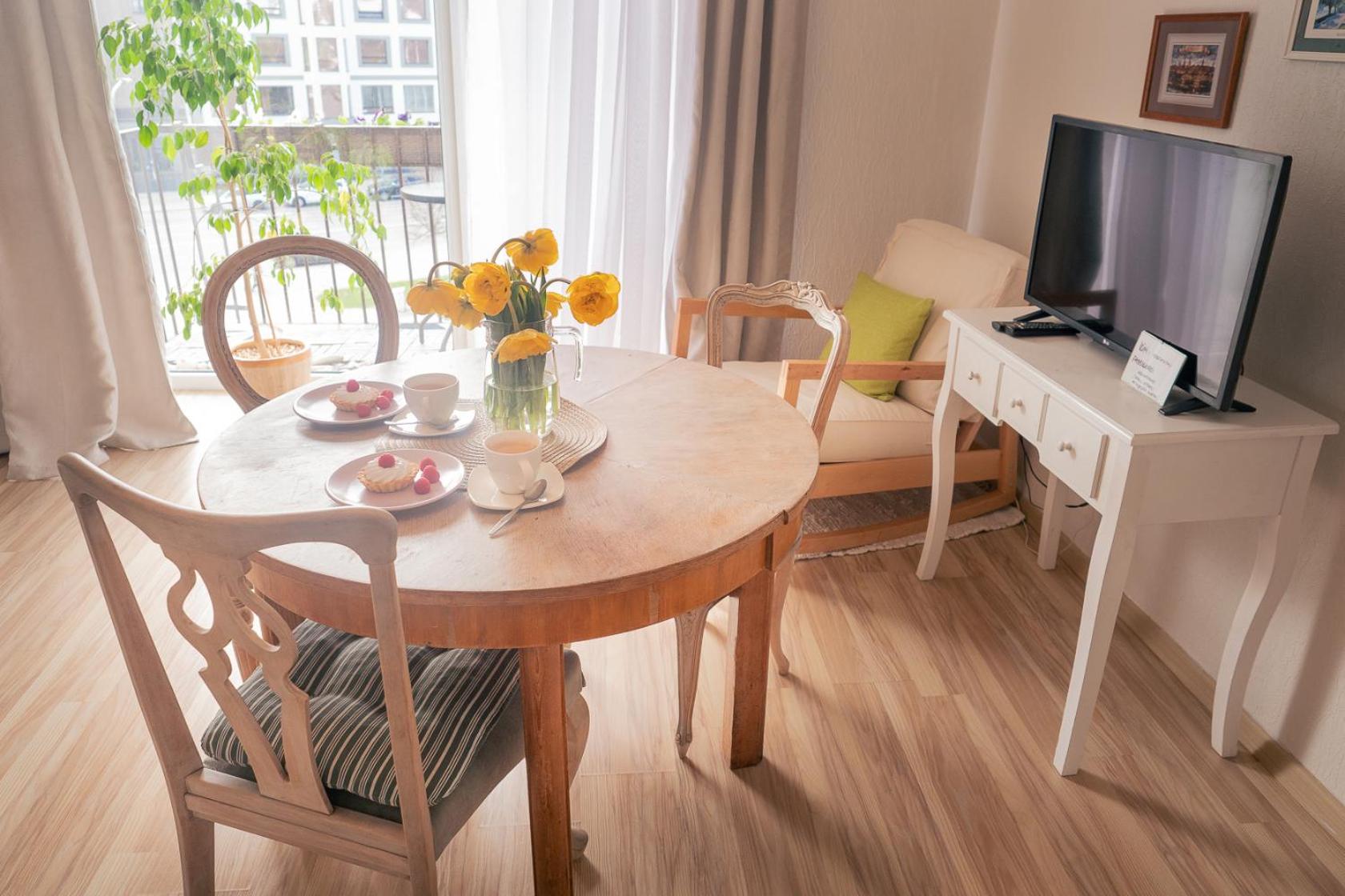 One-Bedroom Apartment - Photo 3