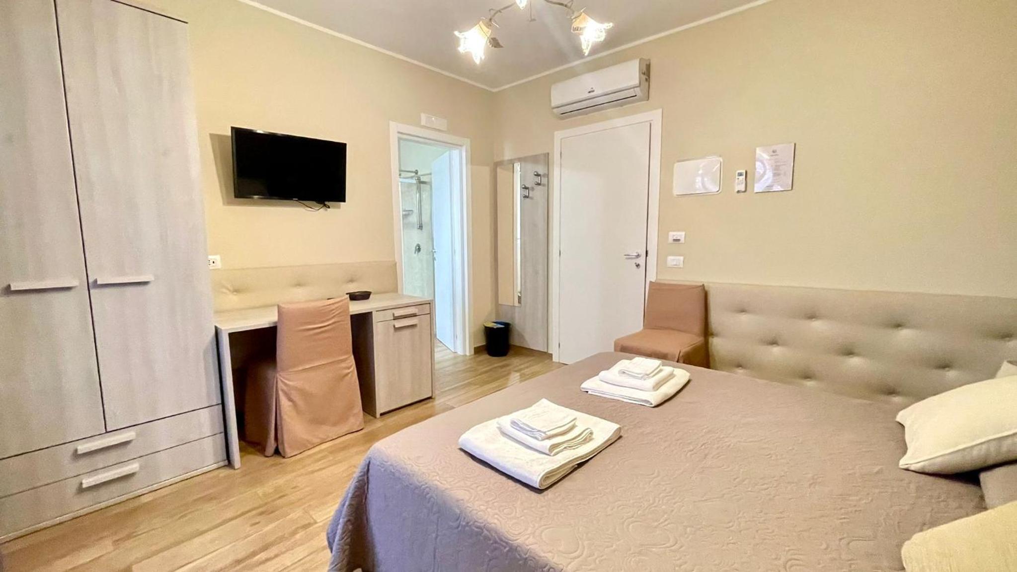 Deluxe Double Room - Photo 2