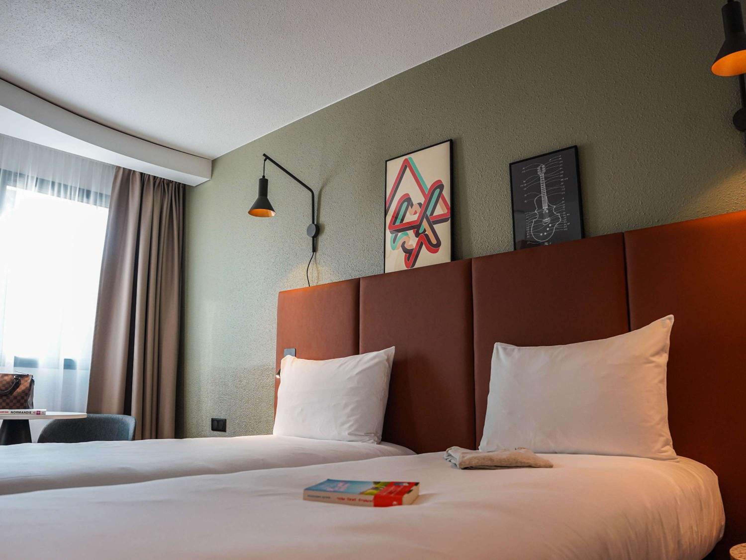 Standard Twin Room - Photo 10
