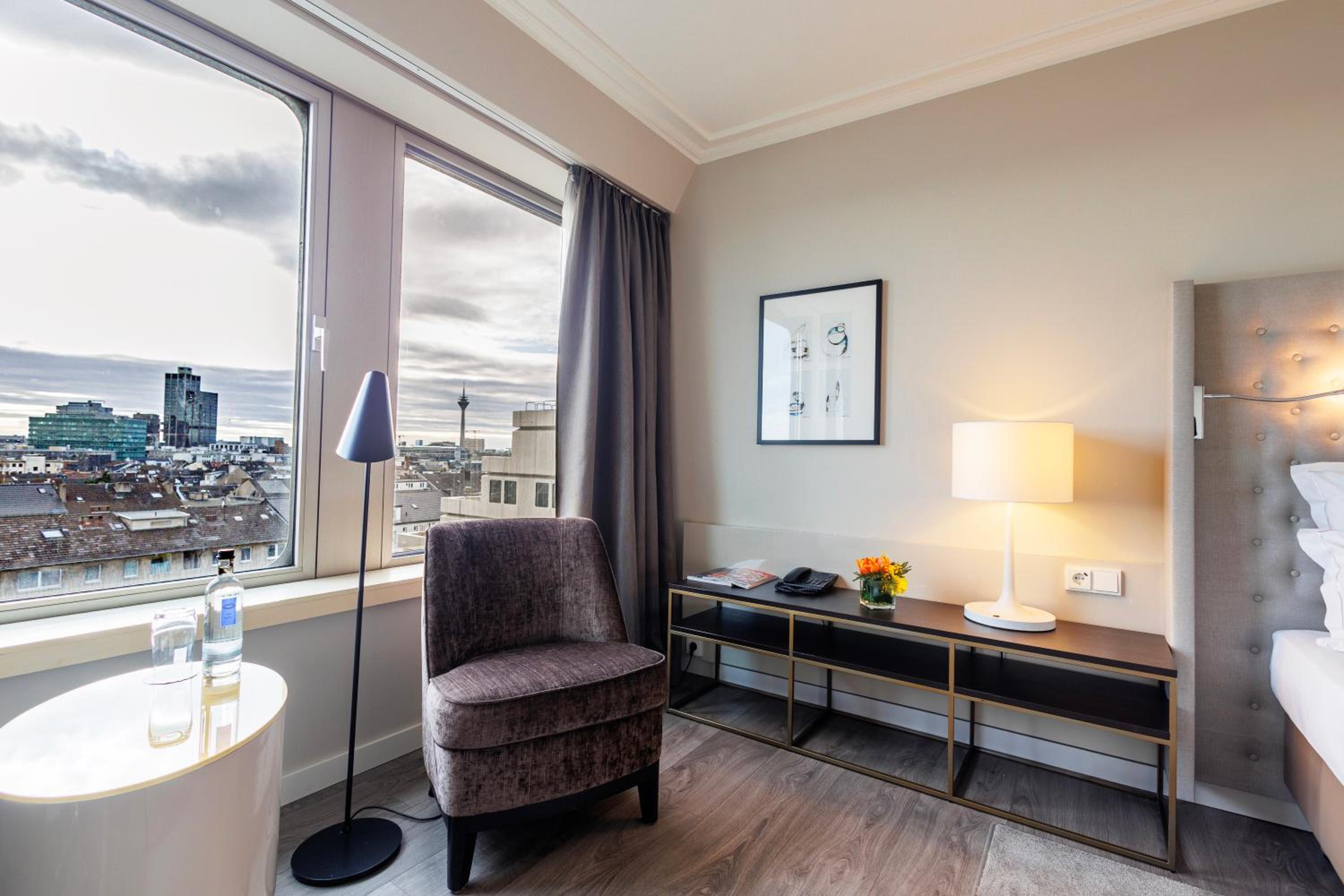 Executive Room - Photo 11