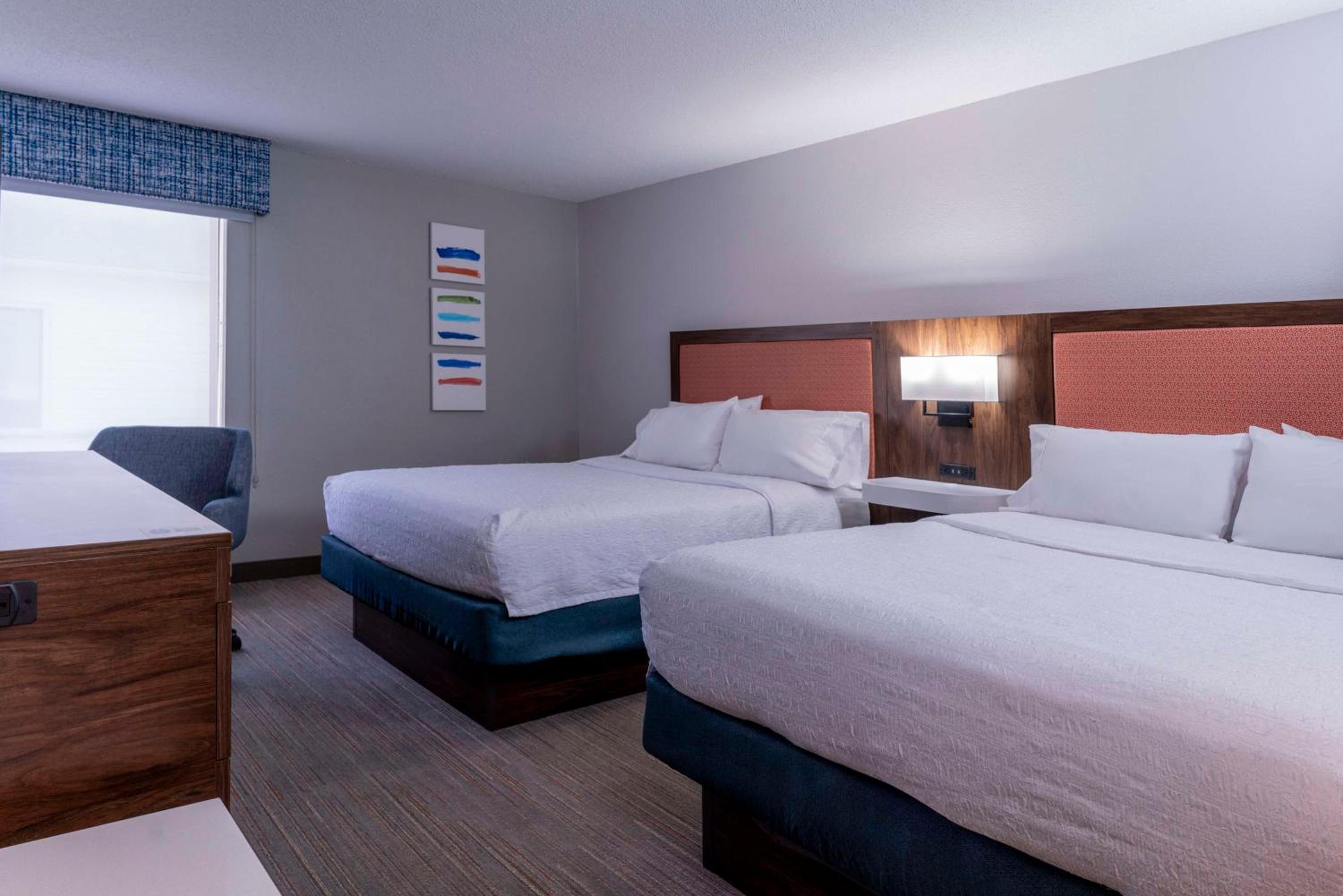 Room with Two Queen Beds - Non-Smoking - Photo 2