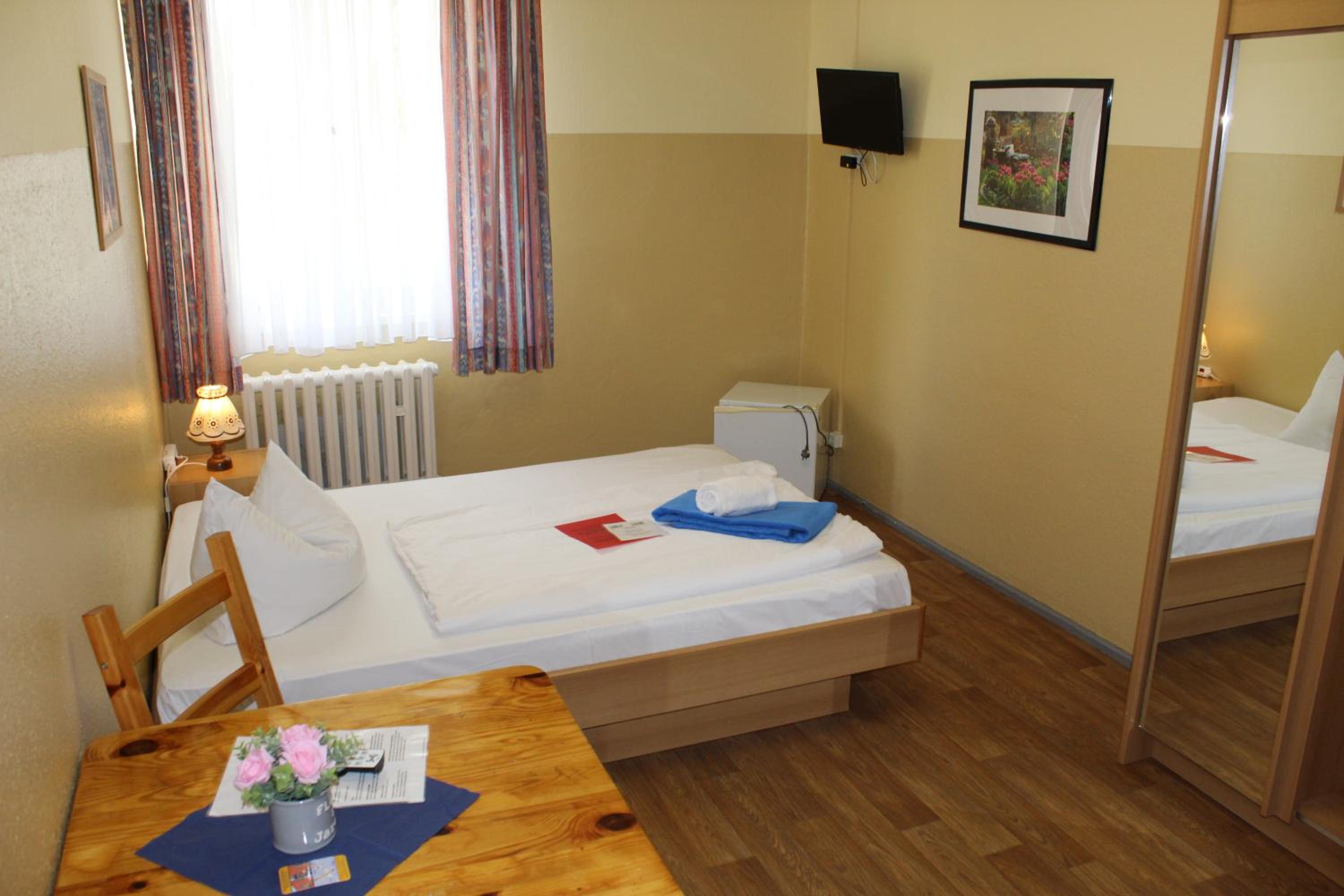 Single Room with Shared Bathroom photo 1