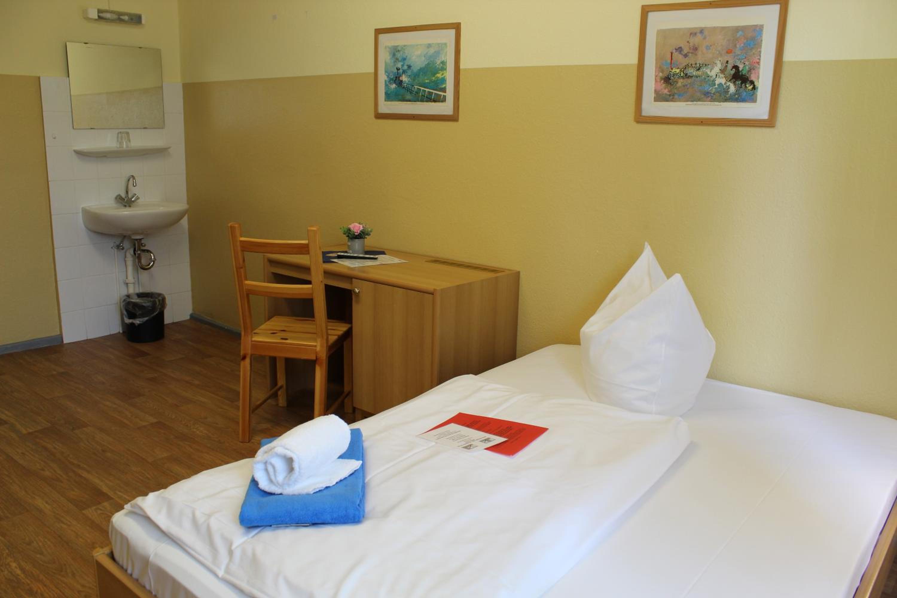 Single Room with Shared Bathroom photo 2