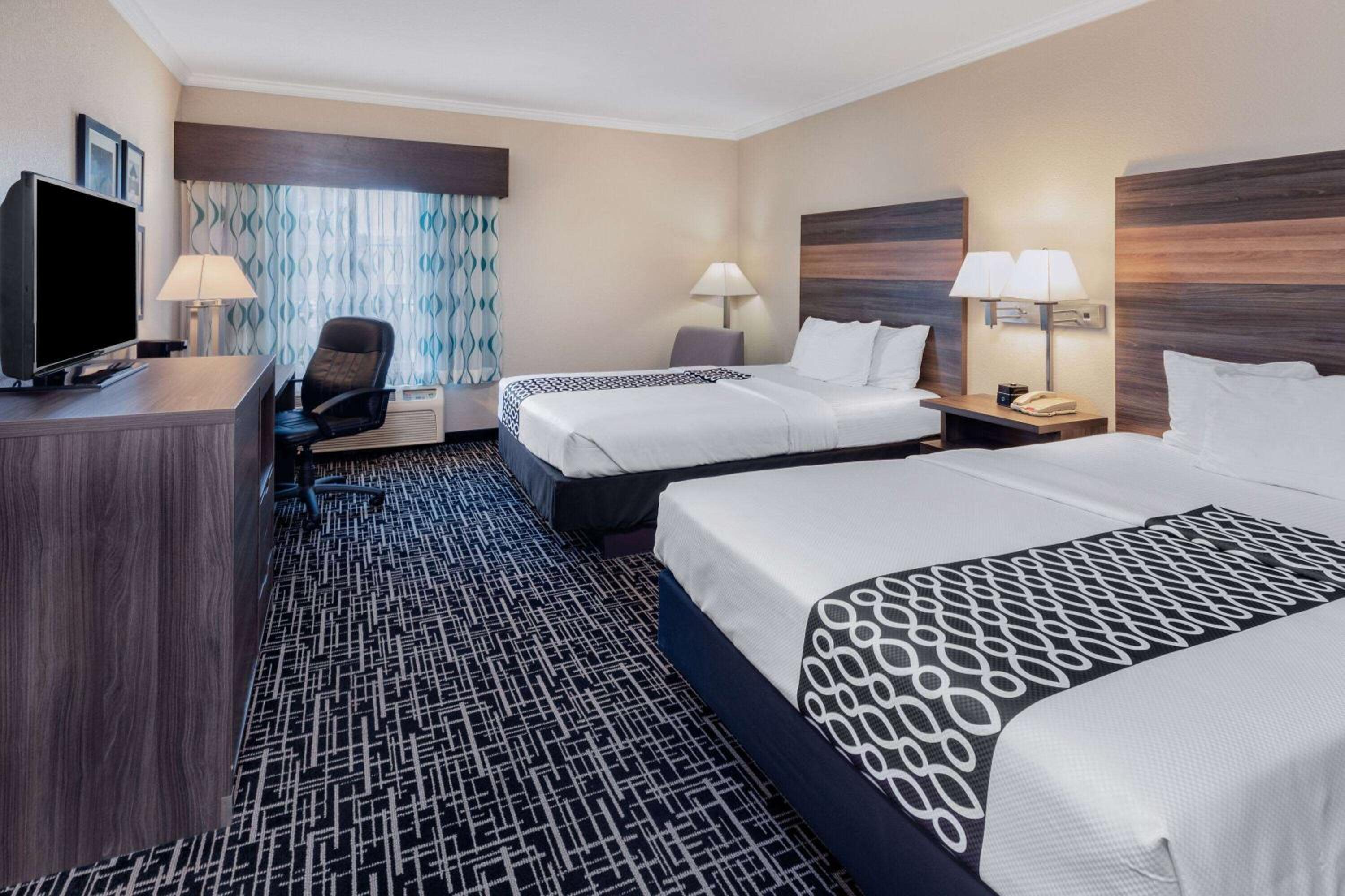 Queen Room with Two Queen Beds and Bath Tub - Mobility/Hearing Accessible - Non-Smoking - Photo 1