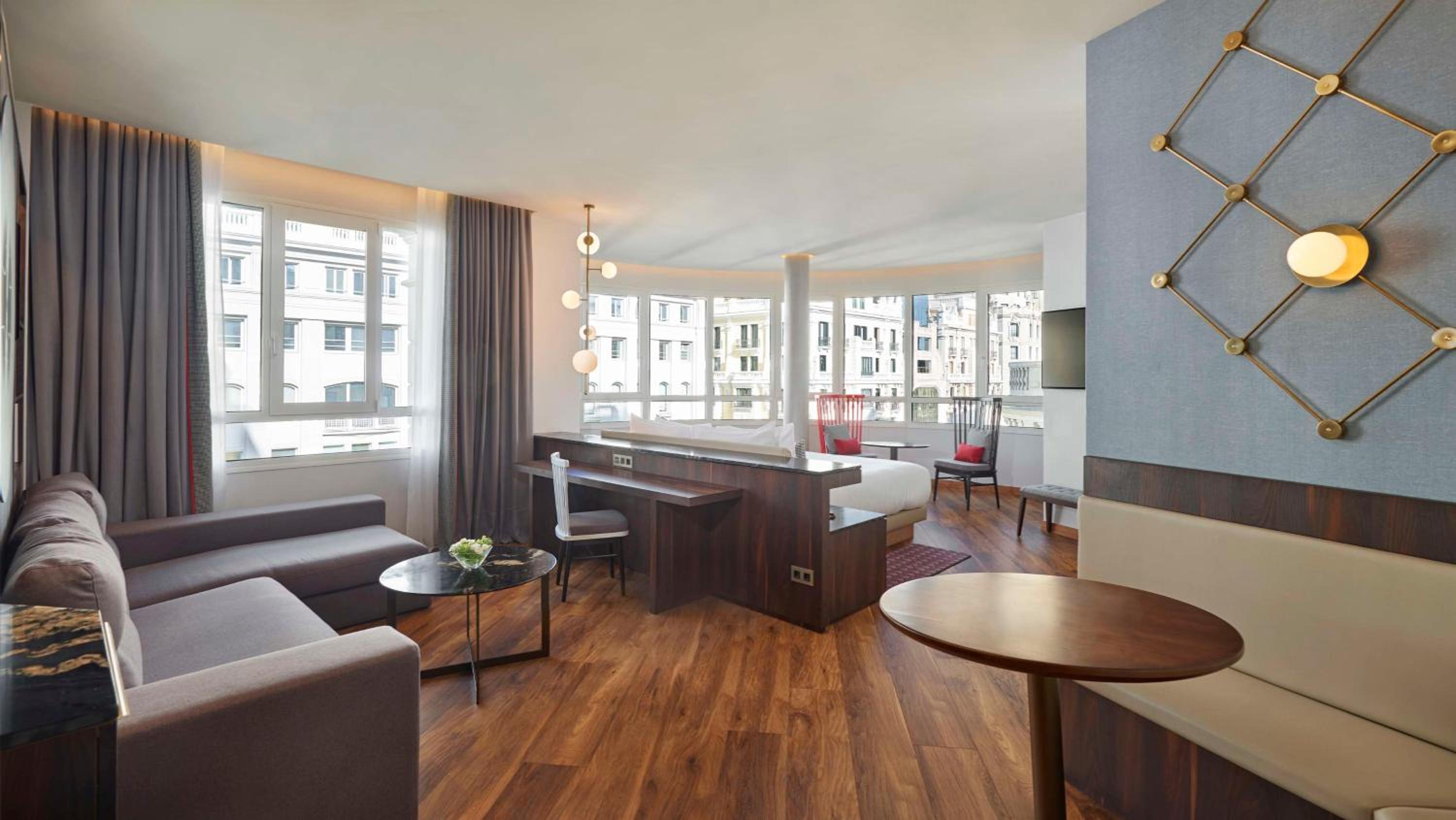 Executive Suite thumbnail 6