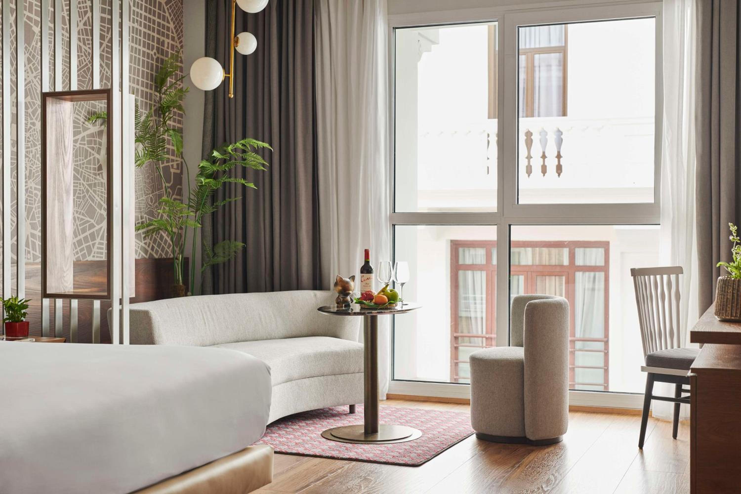 King Room with View thumbnail 6