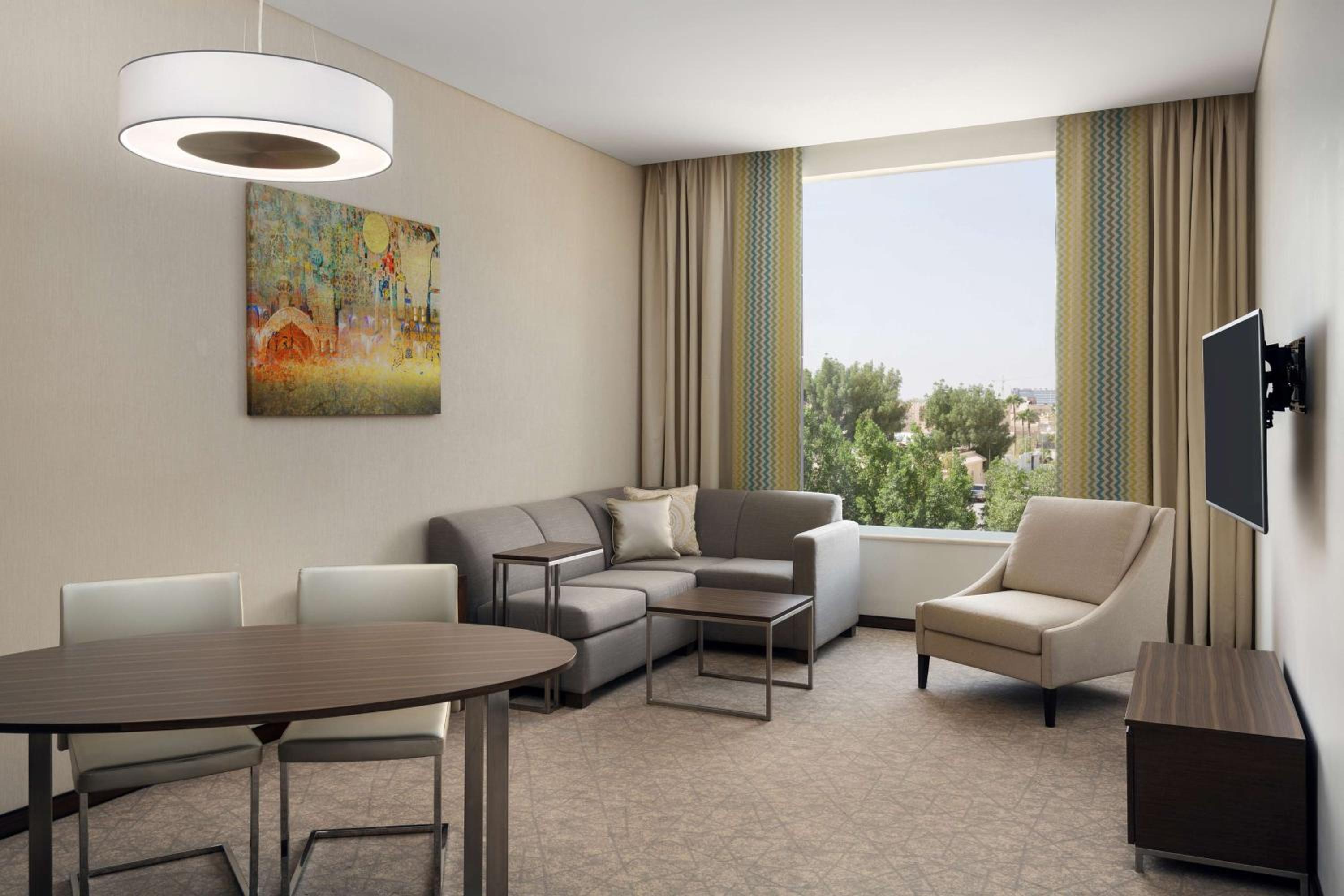 One-Bedroom Suite - Photo 6