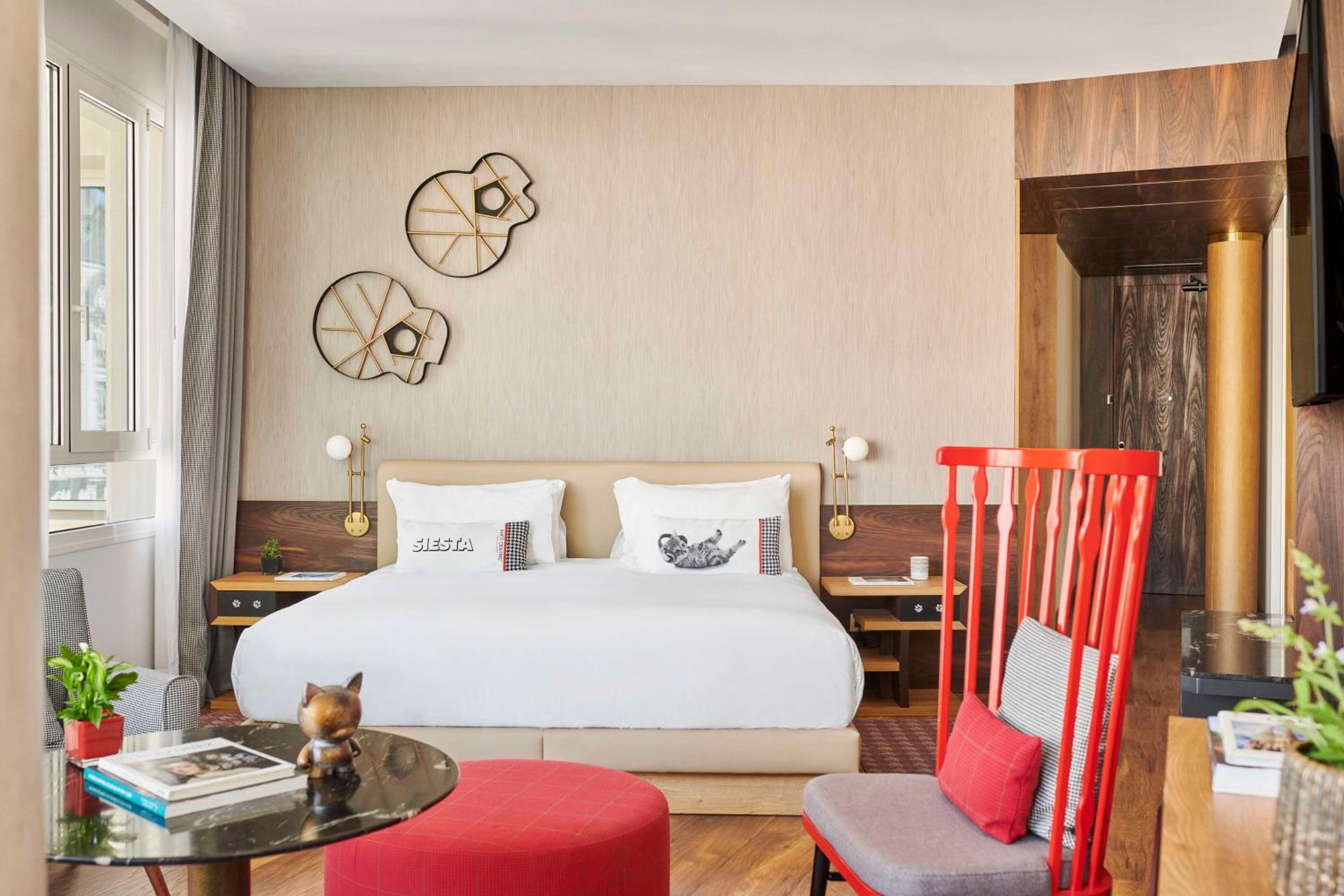 Junior Suite with Gran Via View thumbnail 5